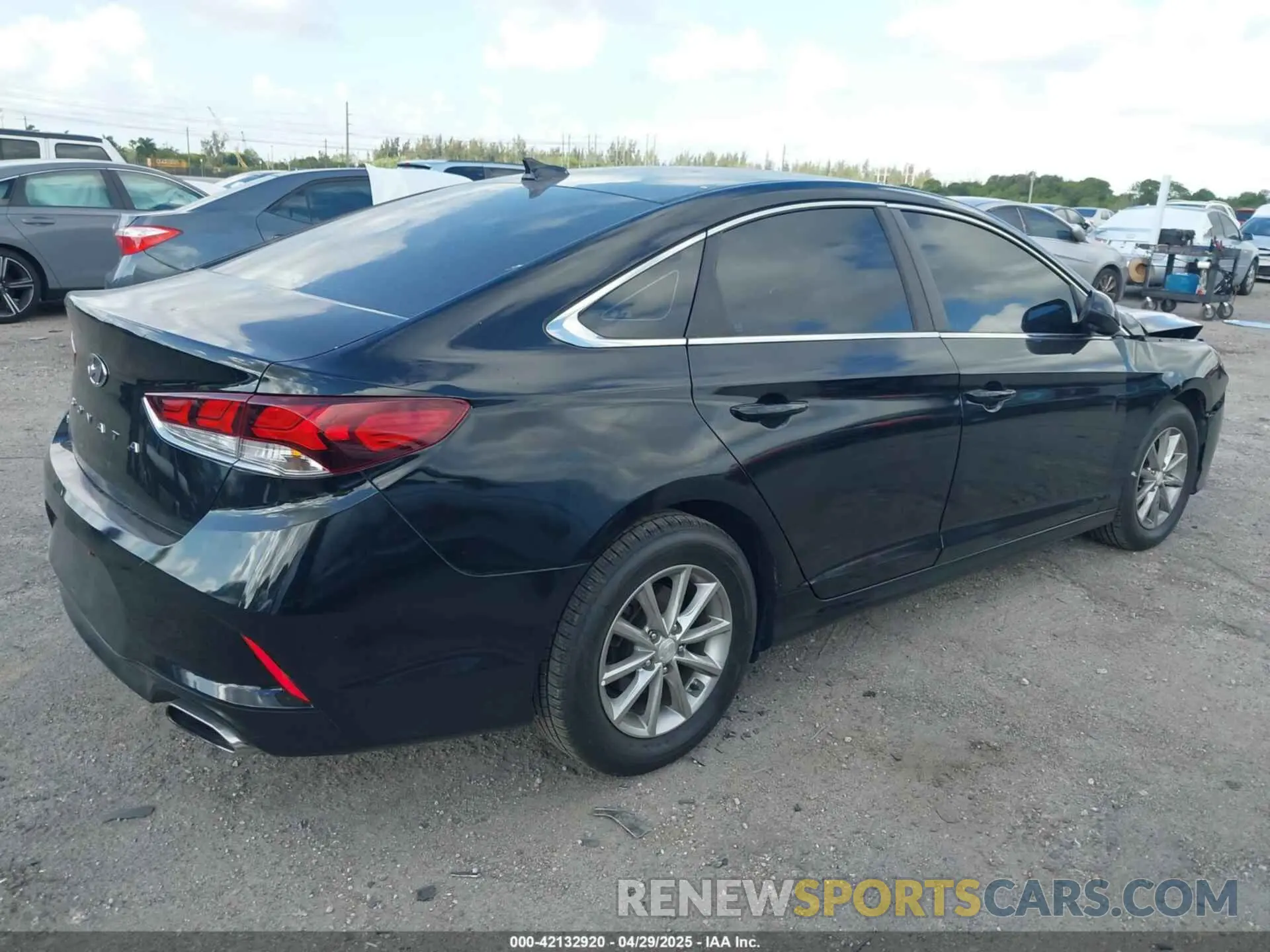 4 fotografías del automóvil dañado 5NPE24AFXKH754314 HYUNDAI SONATA 2019