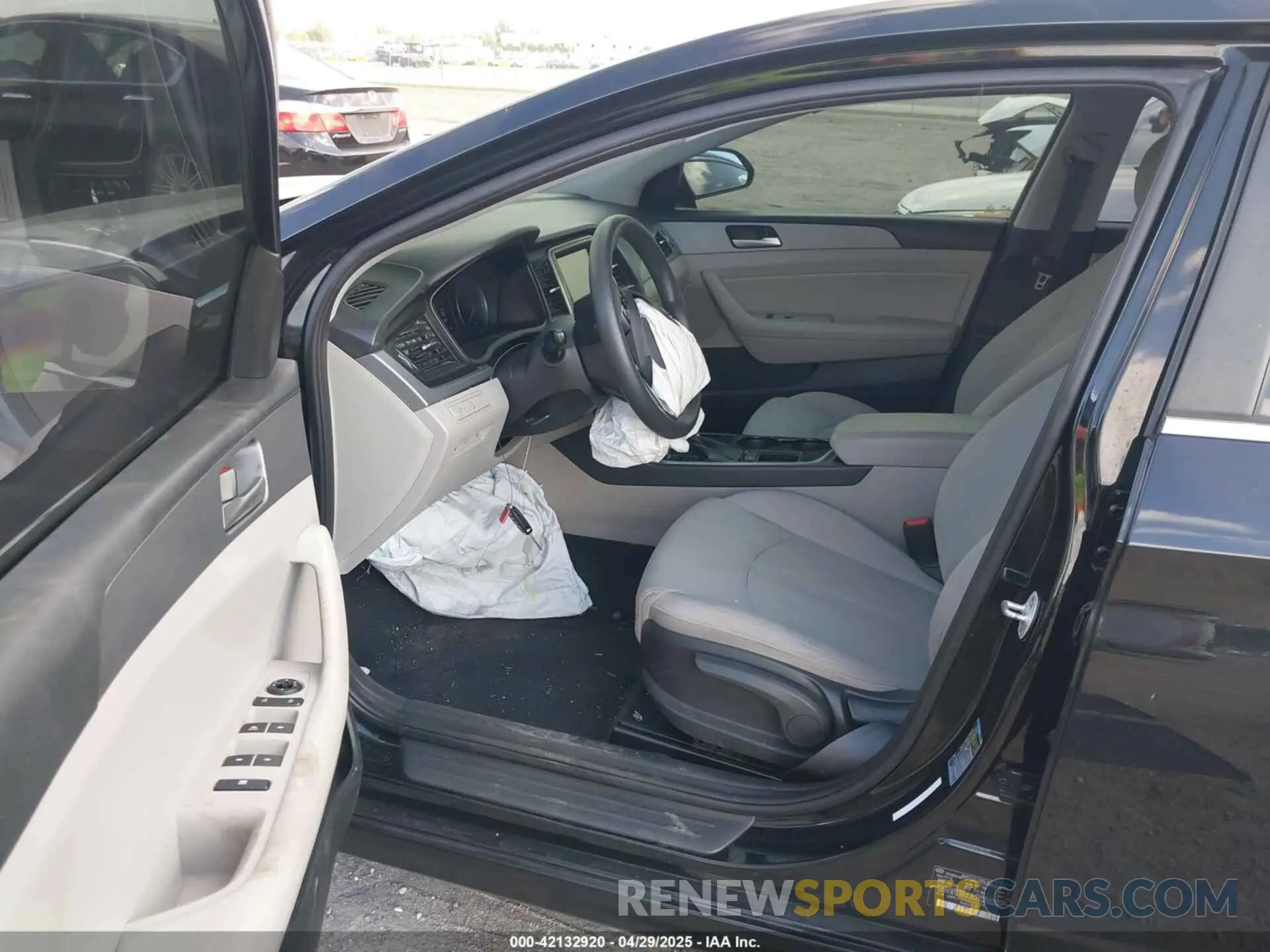 5 fotografías del automóvil dañado 5NPE24AFXKH754314 HYUNDAI SONATA 2019