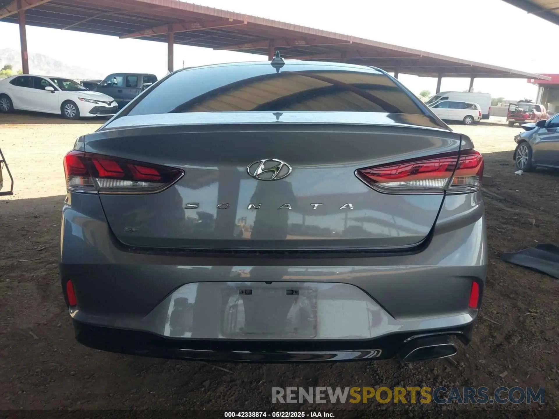 16 fotografías del automóvil dañado 5NPE24AFXKH762901 HYUNDAI SONATA 2019