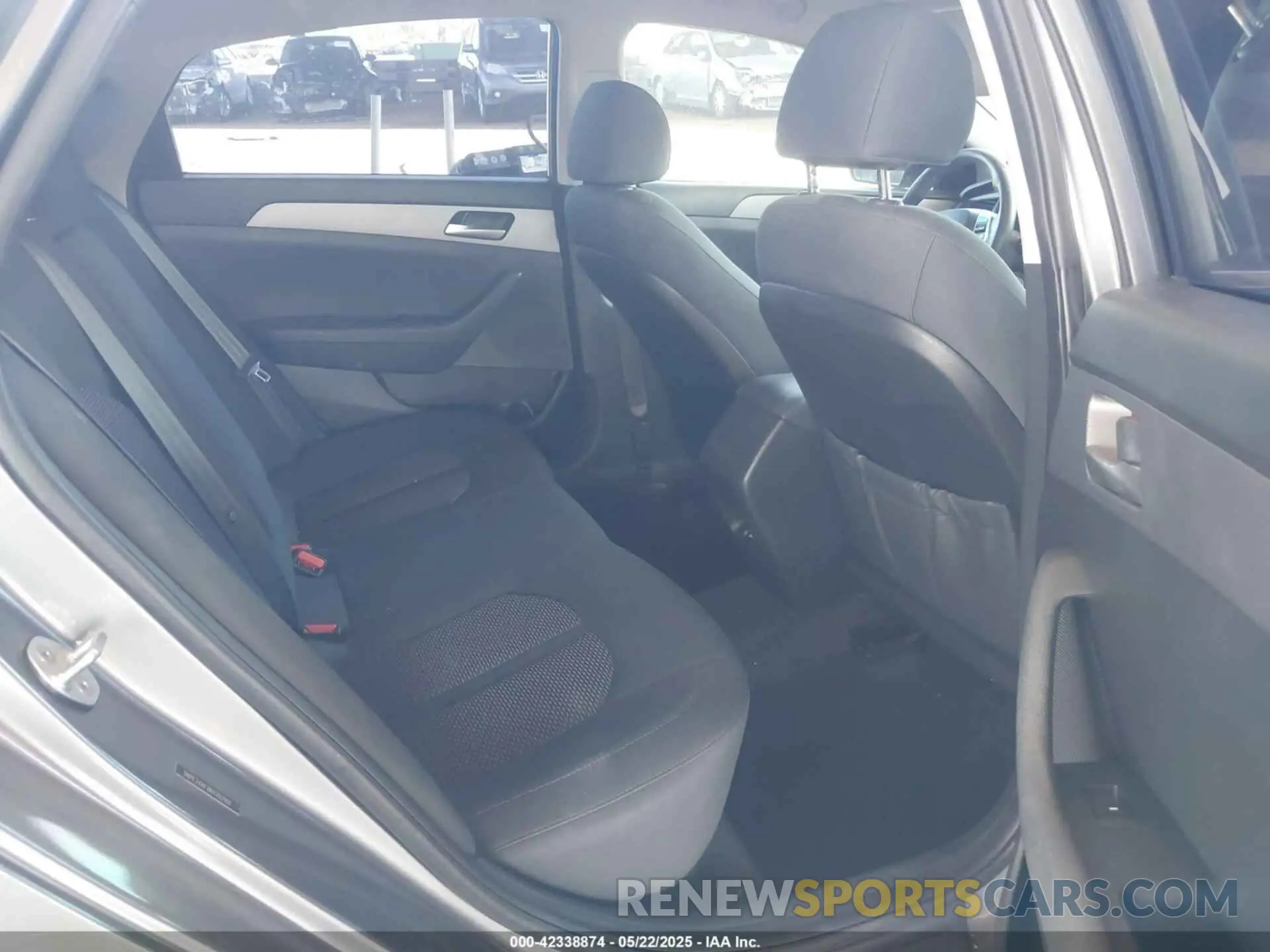 8 fotografías del automóvil dañado 5NPE24AFXKH762901 HYUNDAI SONATA 2019
