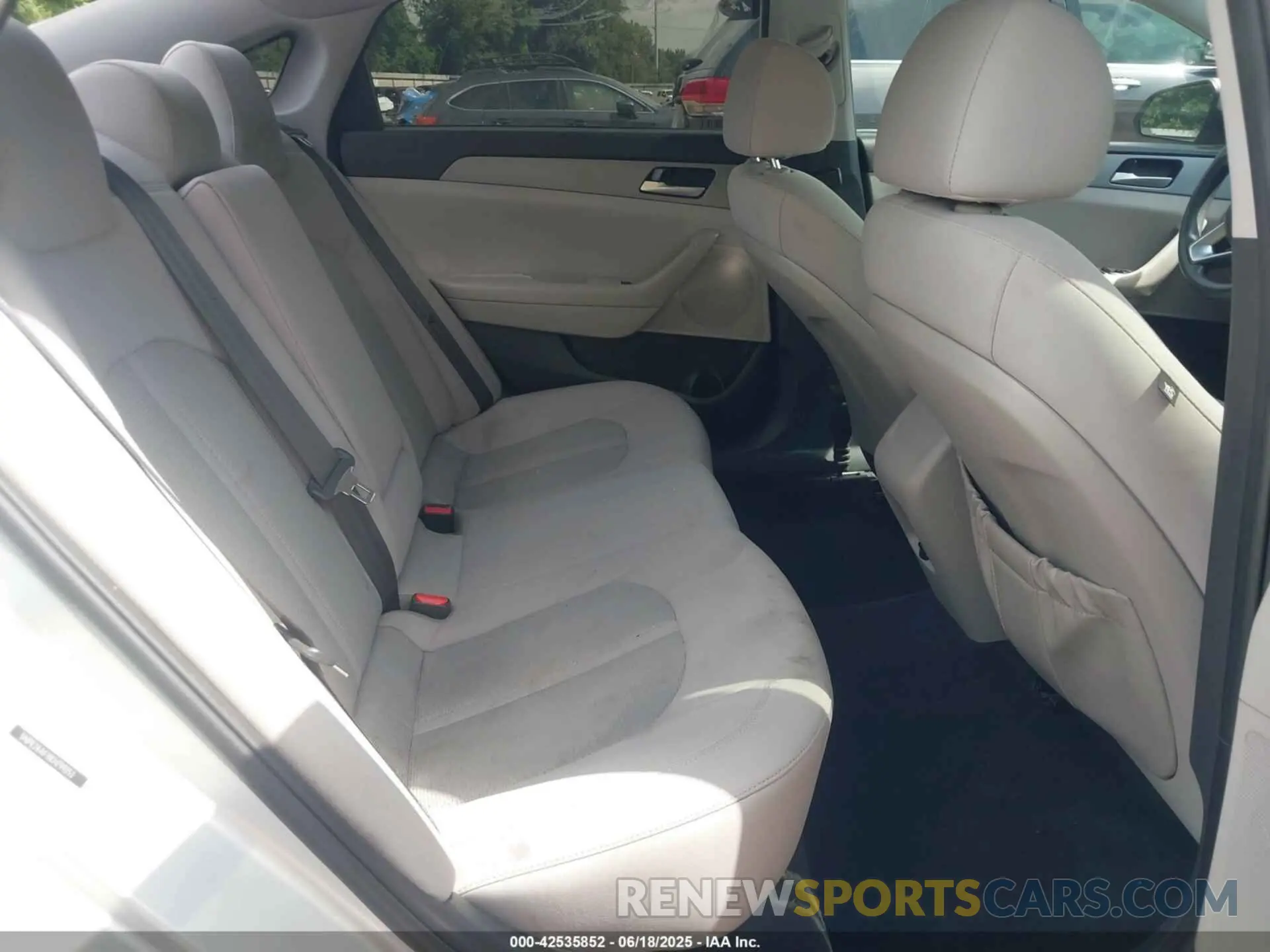 8 fotografías del automóvil dañado 5NPE24AFXKH799253 HYUNDAI SONATA 2019