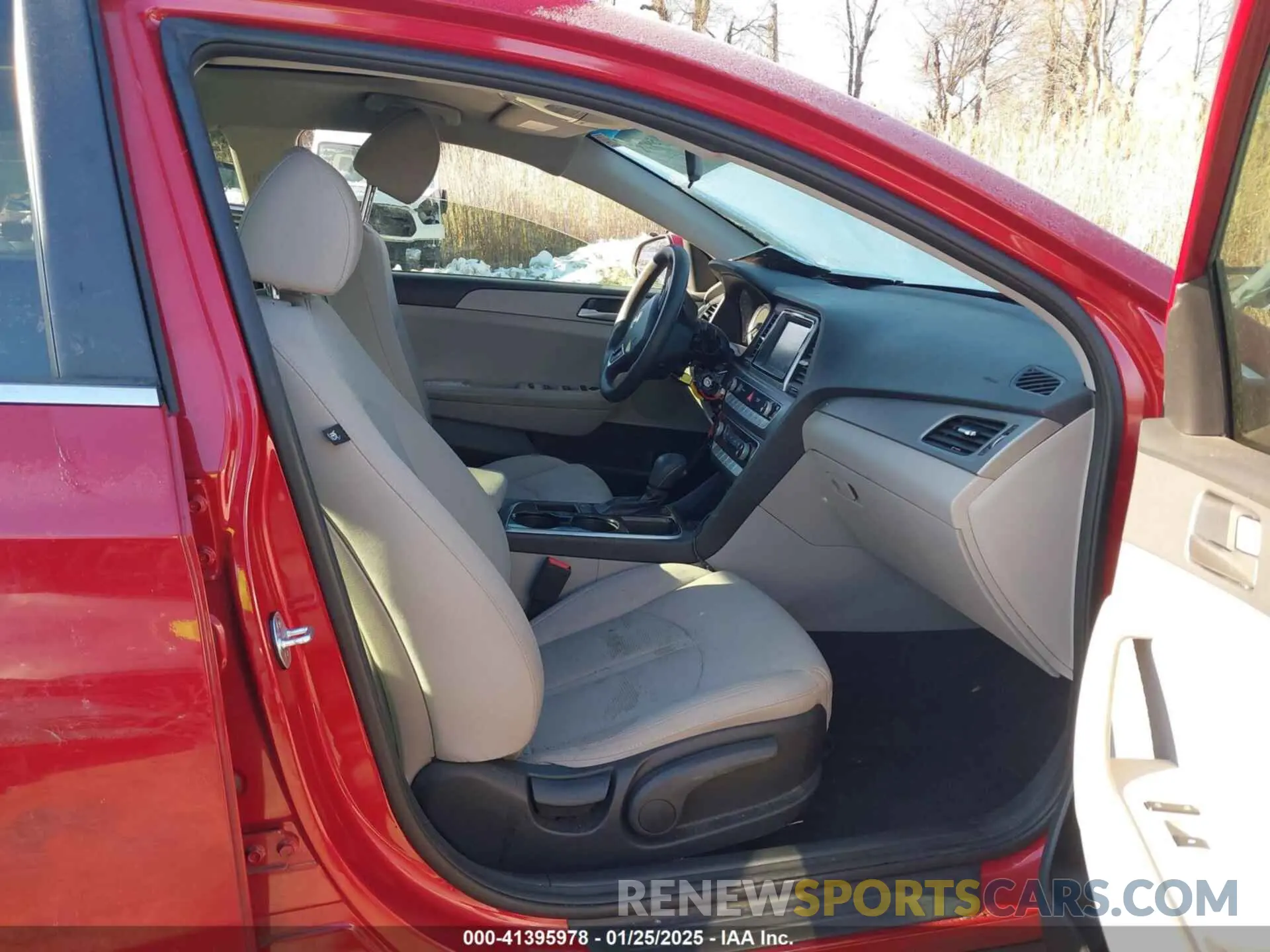 5 fotografías del automóvil dañado 5NPE24AFXKH804970 HYUNDAI SONATA 2019