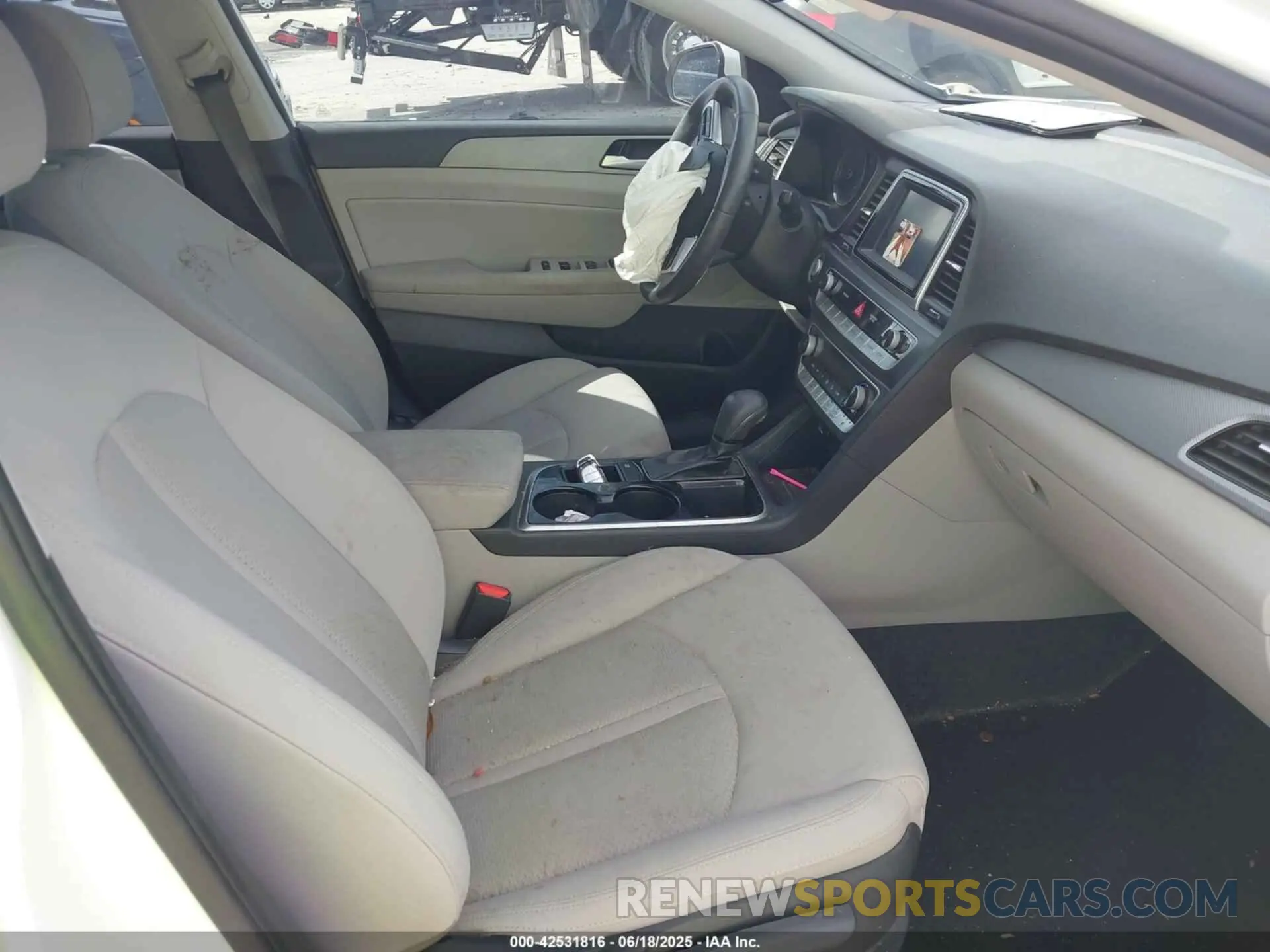 5 fotografías del automóvil dañado 5NPE34AF1KH802974 HYUNDAI SONATA 2019