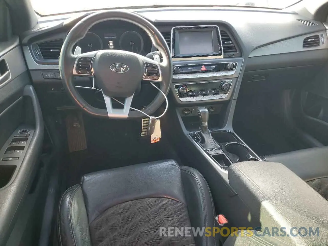 8 fotografías del automóvil dañado 5NPE34AF1KH808869 HYUNDAI SONATA 2019