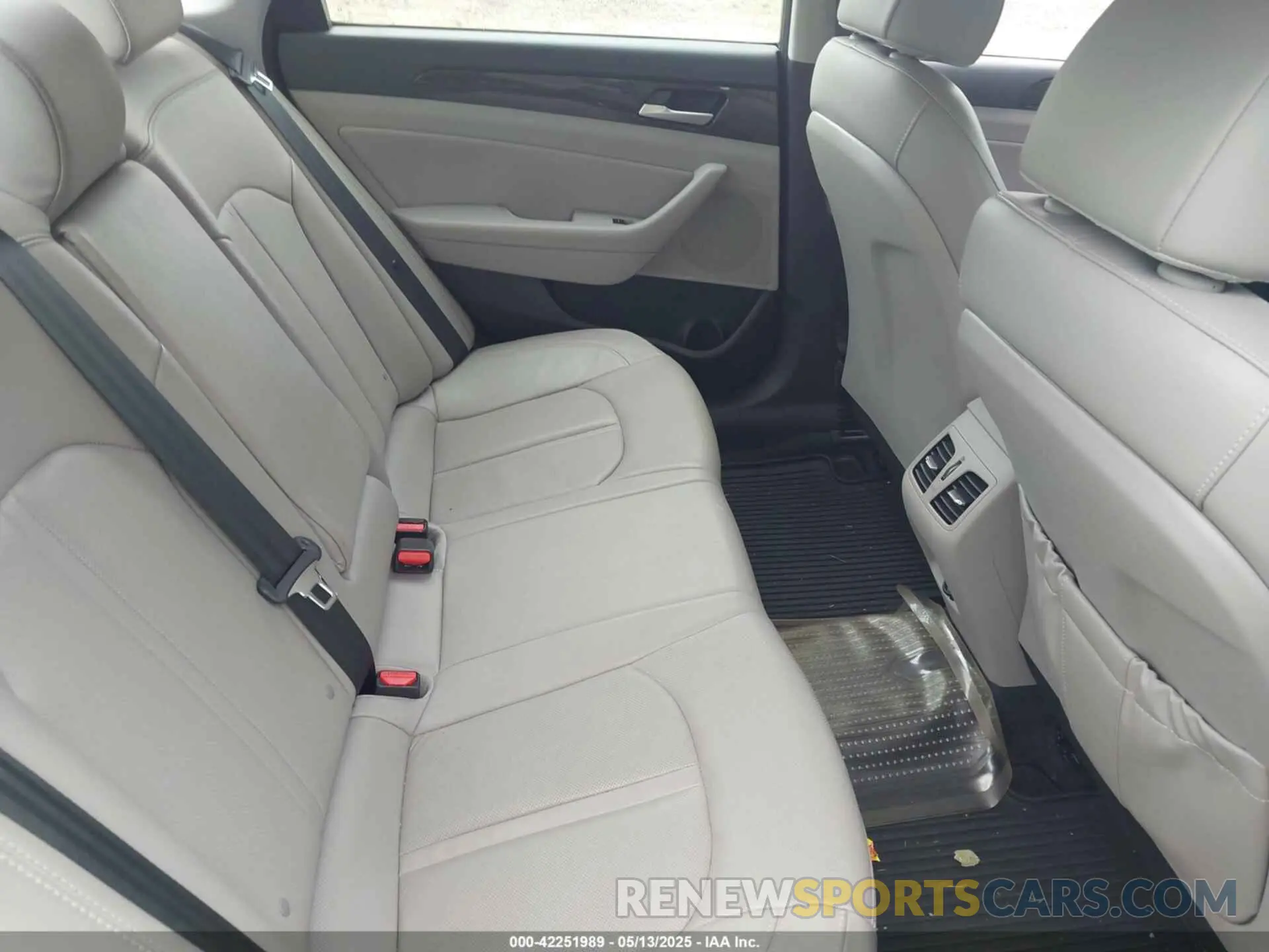 8 fotografías del automóvil dañado 5NPE34AF3KH758945 HYUNDAI SONATA 2019