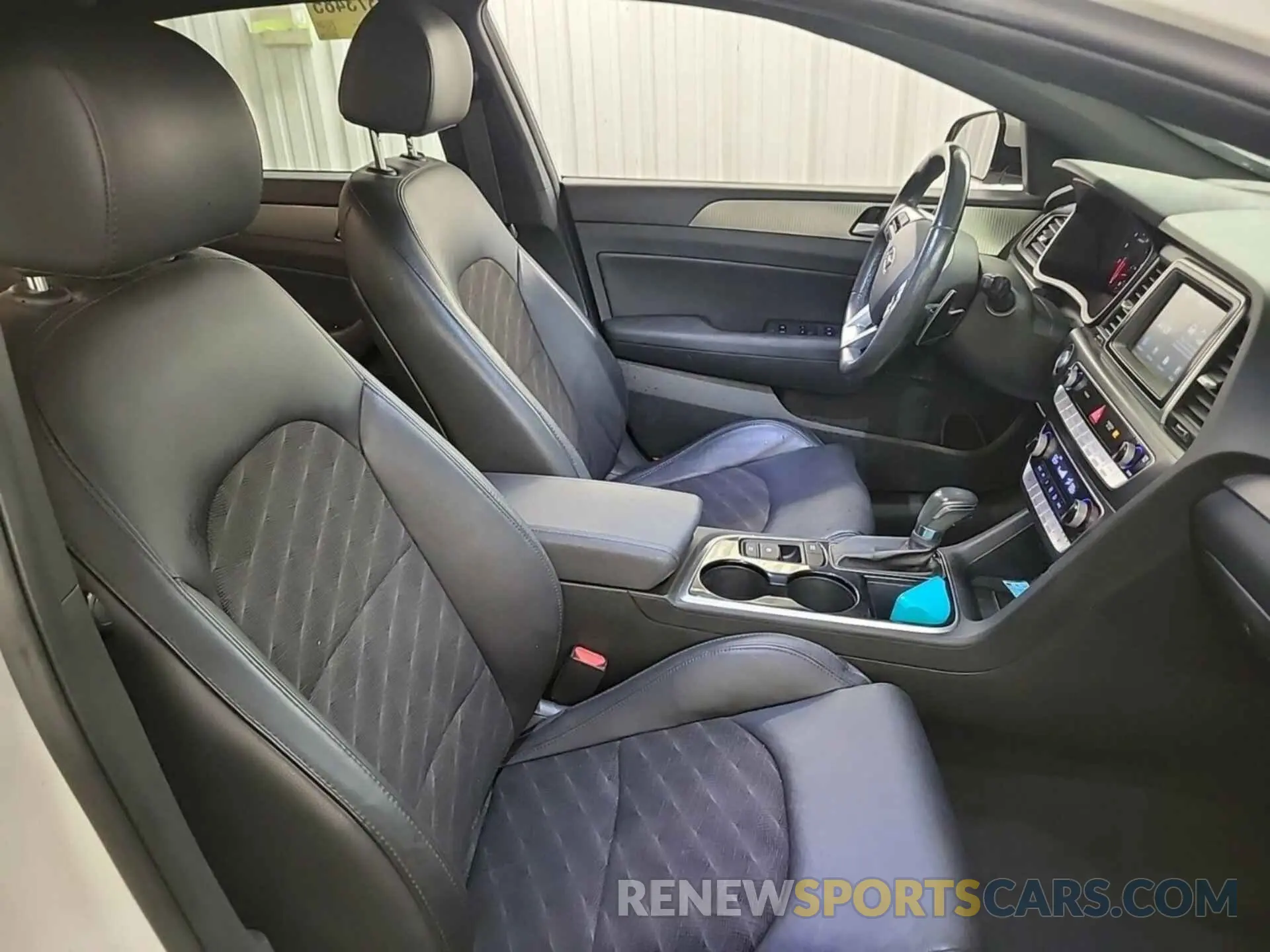 44 fotografías del automóvil dañado 5NPE34AF3KH808680 HYUNDAI SONATA 2019