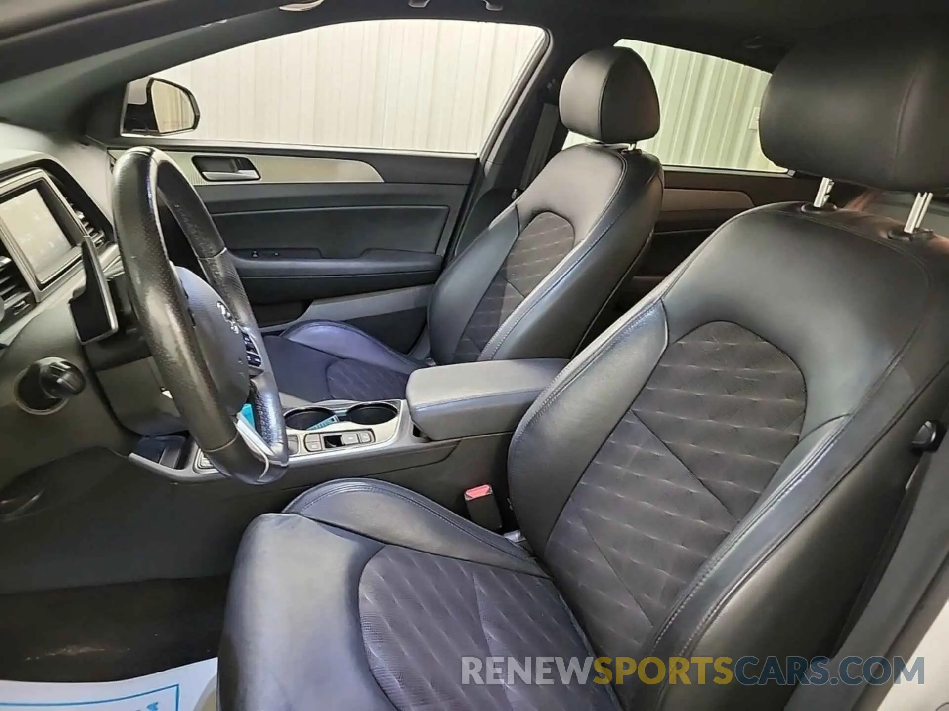 8 fotografías del automóvil dañado 5NPE34AF3KH808680 HYUNDAI SONATA 2019