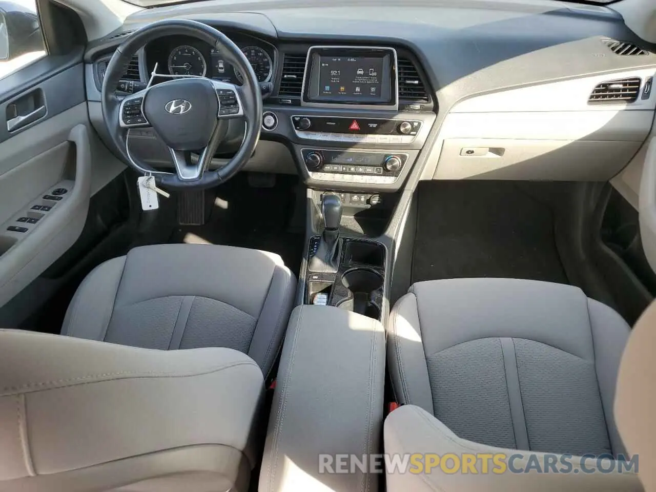 8 fotografías del automóvil dañado 5NPE34AF4KH738087 HYUNDAI SONATA 2019