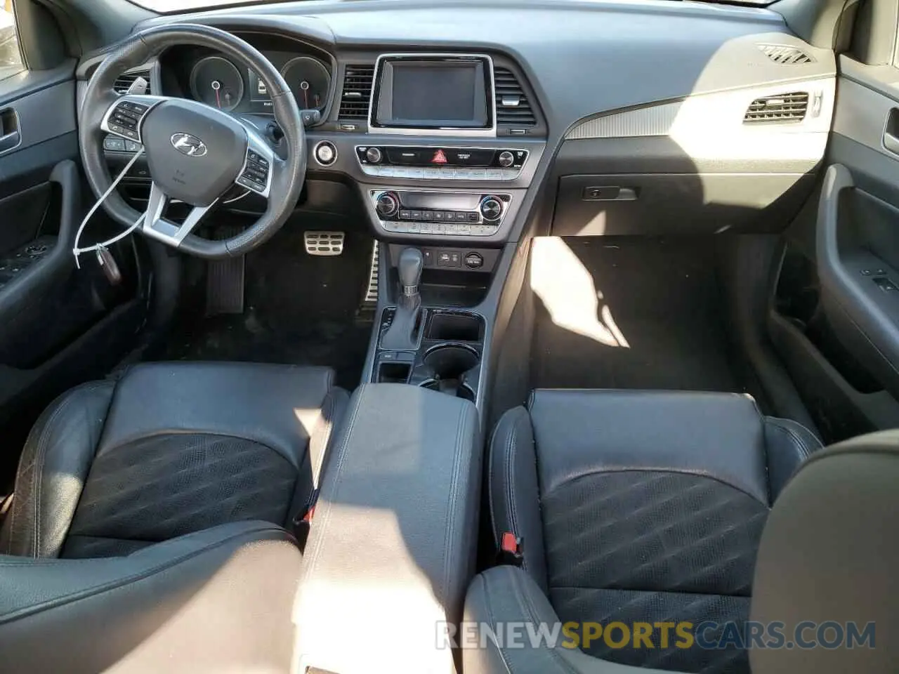 8 fotografías del automóvil dañado 5NPE34AF6KH783757 HYUNDAI SONATA 2019