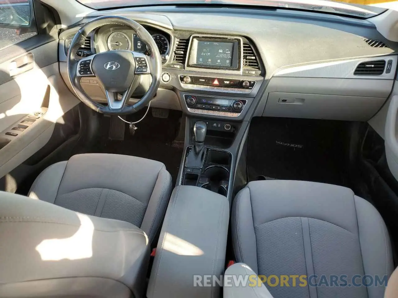 8 fotografías del automóvil dañado 5NPE34AF9KH753586 HYUNDAI SONATA 2019