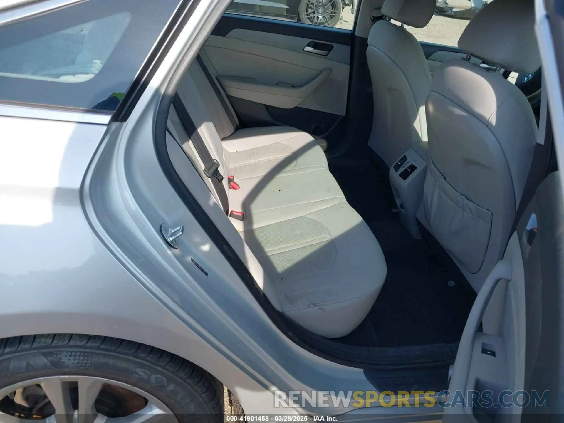 8 fotografías del automóvil dañado 5NPE34AF9KH777242 HYUNDAI SONATA 2019