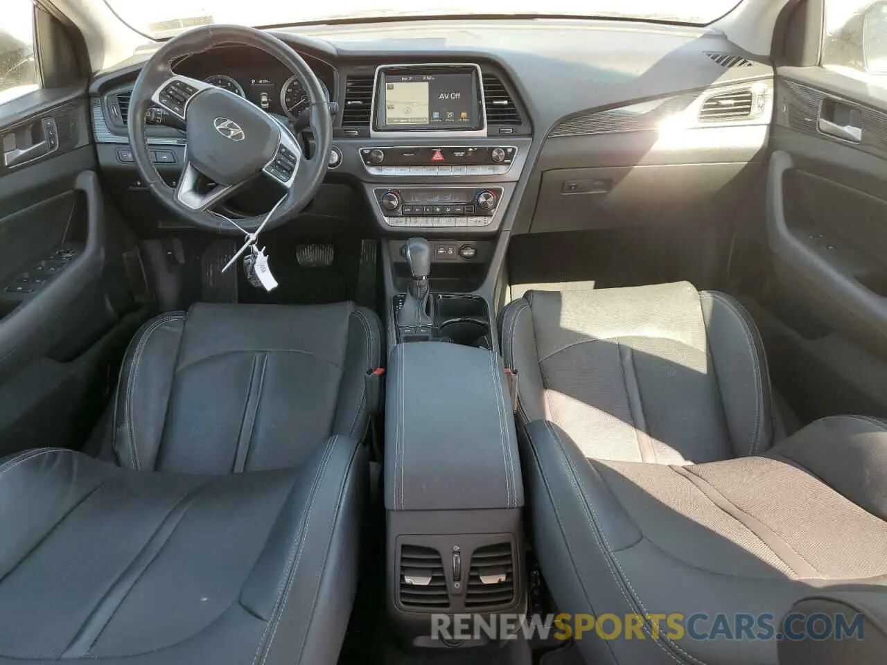 8 fotografías del automóvil dañado 5NPE34AFXKH787181 HYUNDAI SONATA 2019