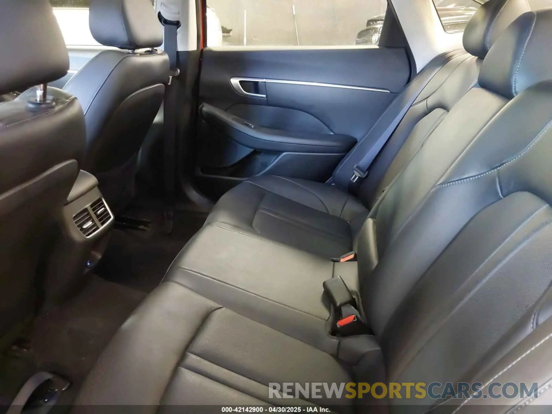 8 fotografías del automóvil dañado 5NPEF4JA5LH015250 HYUNDAI SONATA 2020