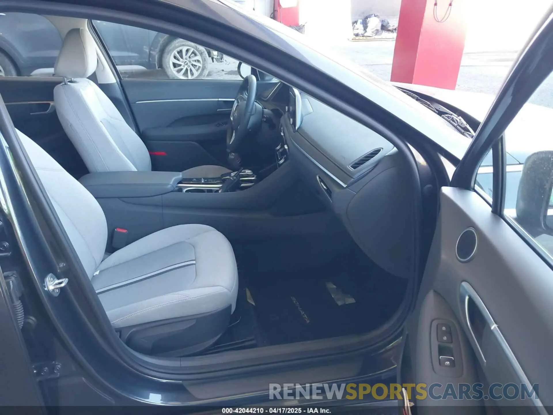 5 fotografías del automóvil dañado 5NPEF4JA8LH047030 HYUNDAI SONATA 2020
