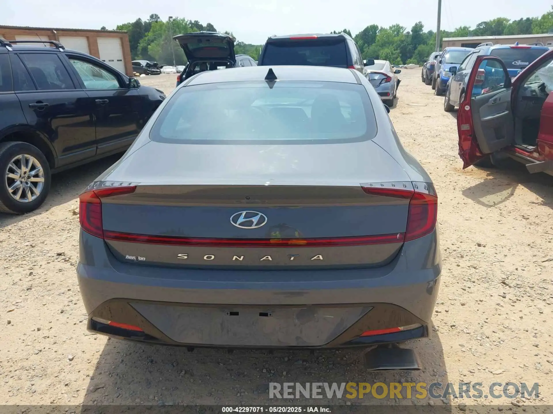 16 fotografías del automóvil dañado 5NPEF4JA9LH022606 HYUNDAI SONATA 2020