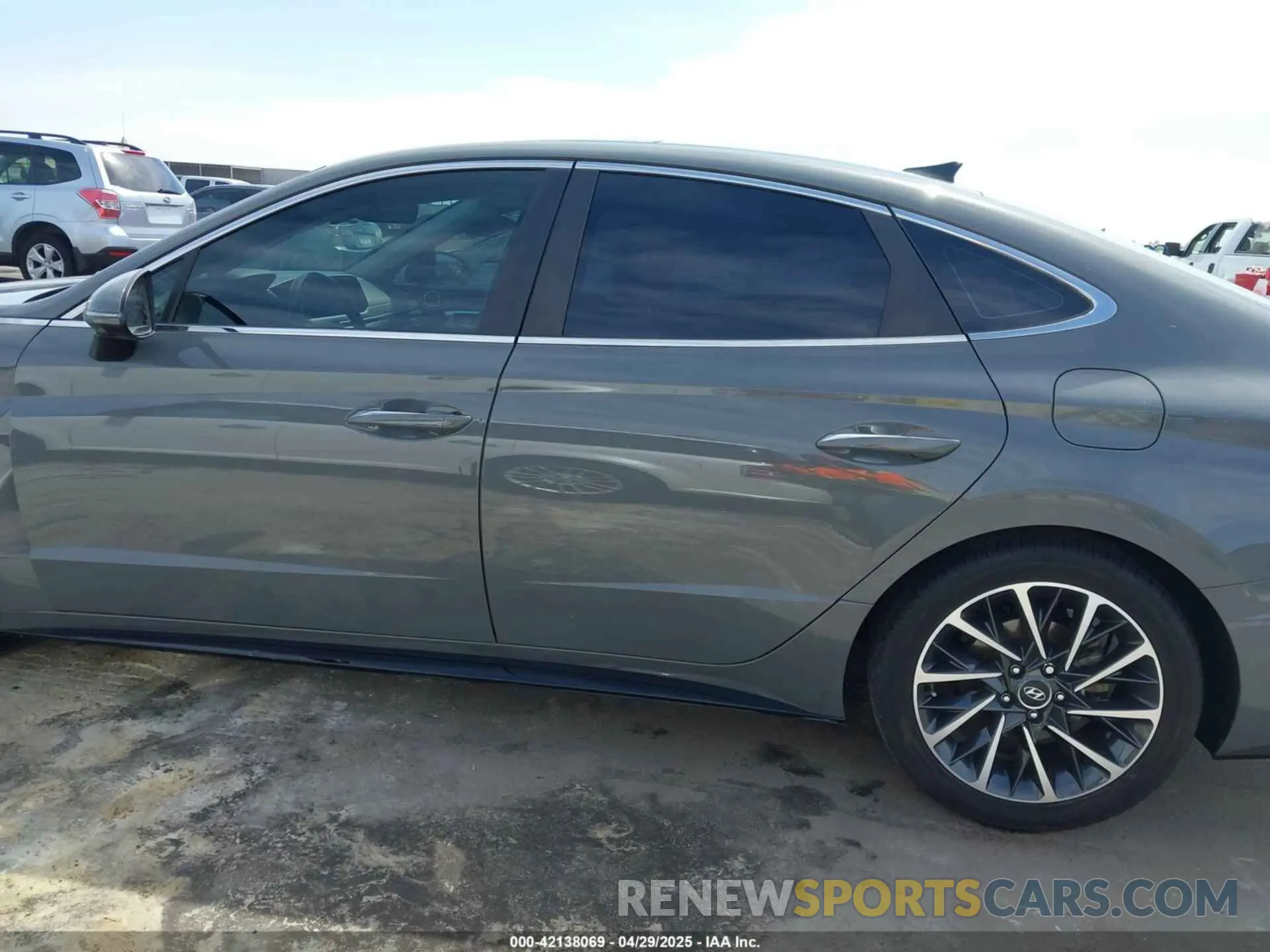 14 fotografías del automóvil dañado 5NPEH4J29LH050604 HYUNDAI SONATA 2020