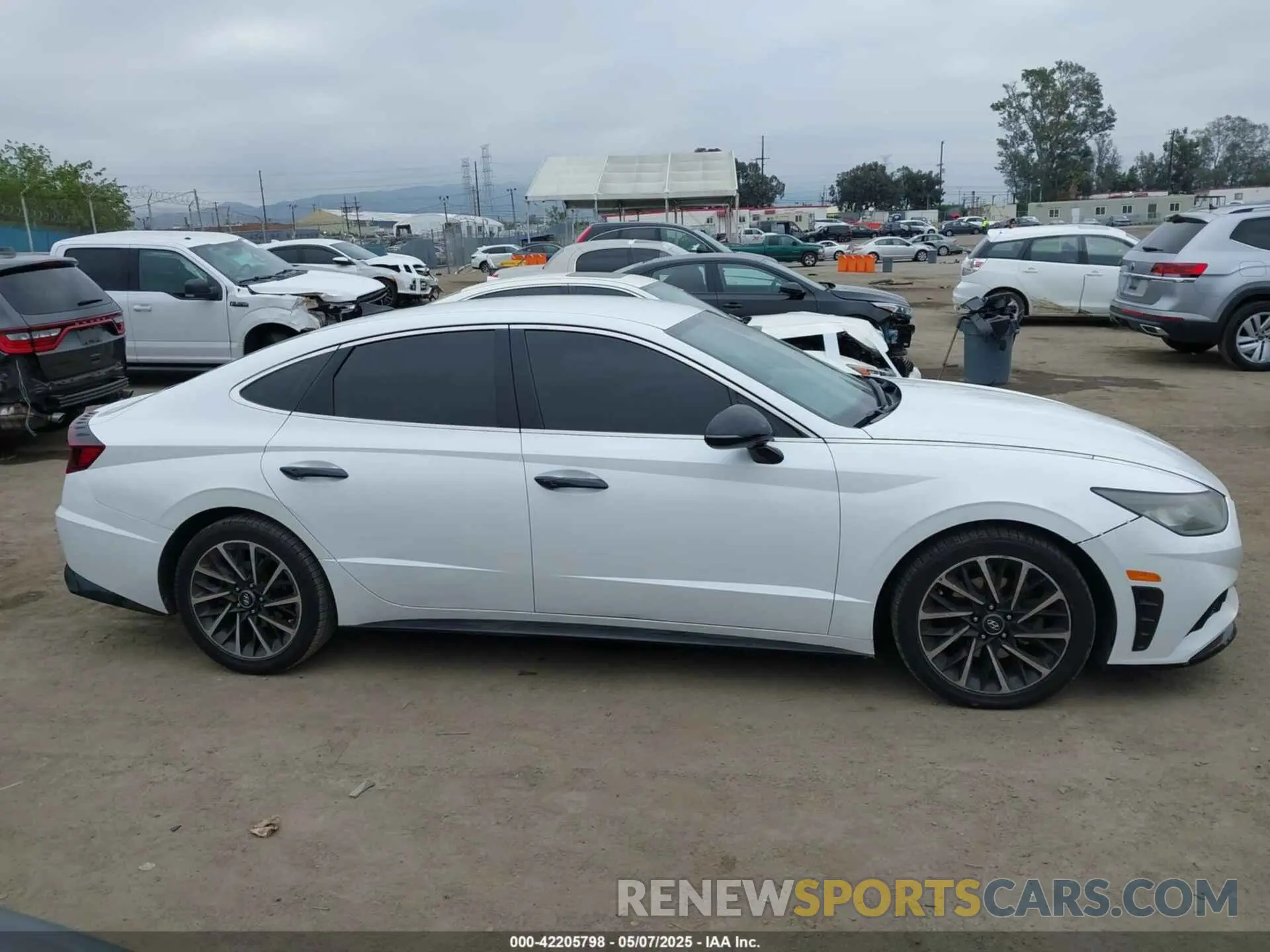 13 fotografías del automóvil dañado 5NPEJ4J21LH025720 HYUNDAI SONATA 2020