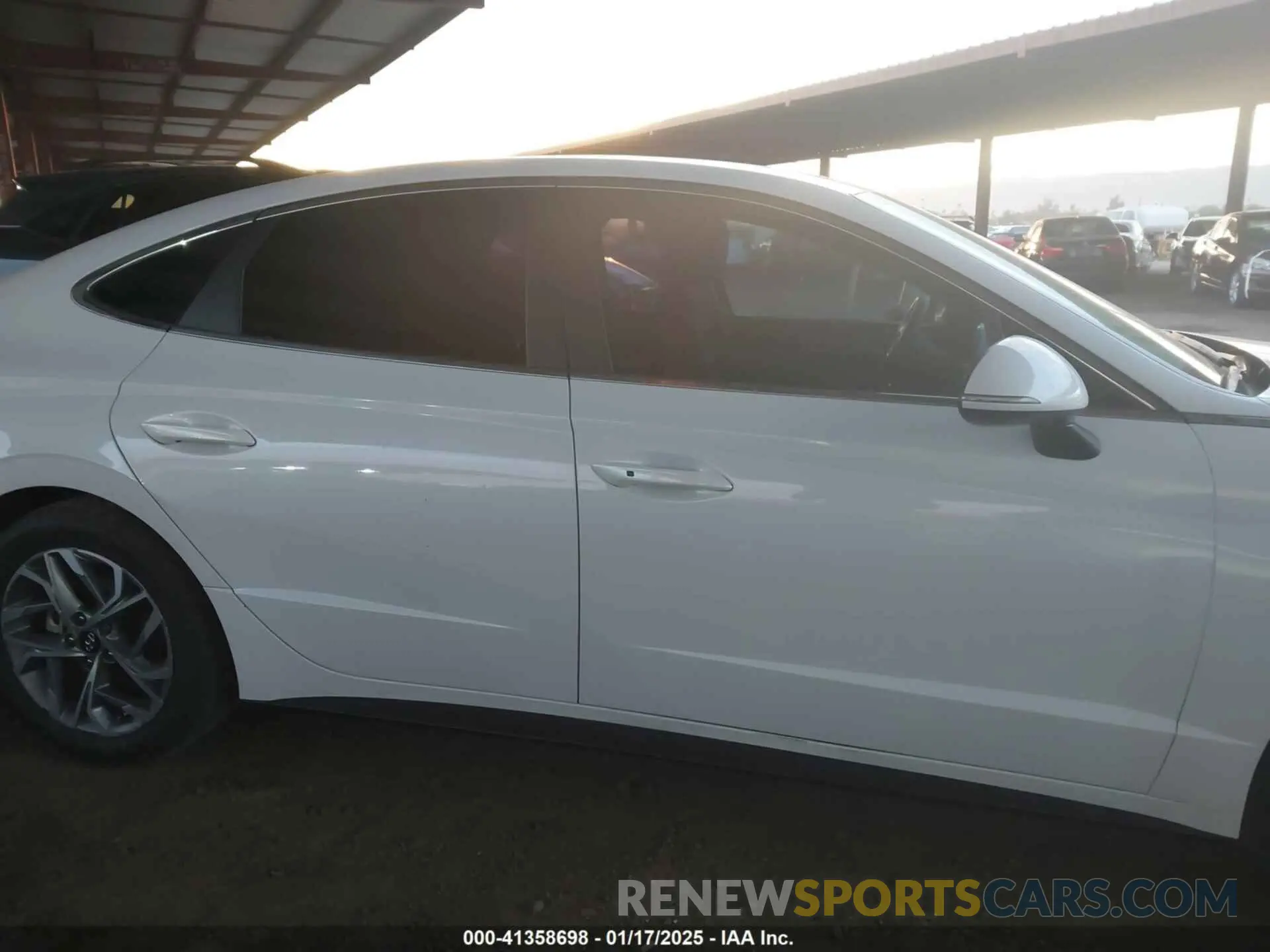 13 fotografías del automóvil dañado 5NPEL4JA1LH056936 HYUNDAI SONATA 2020