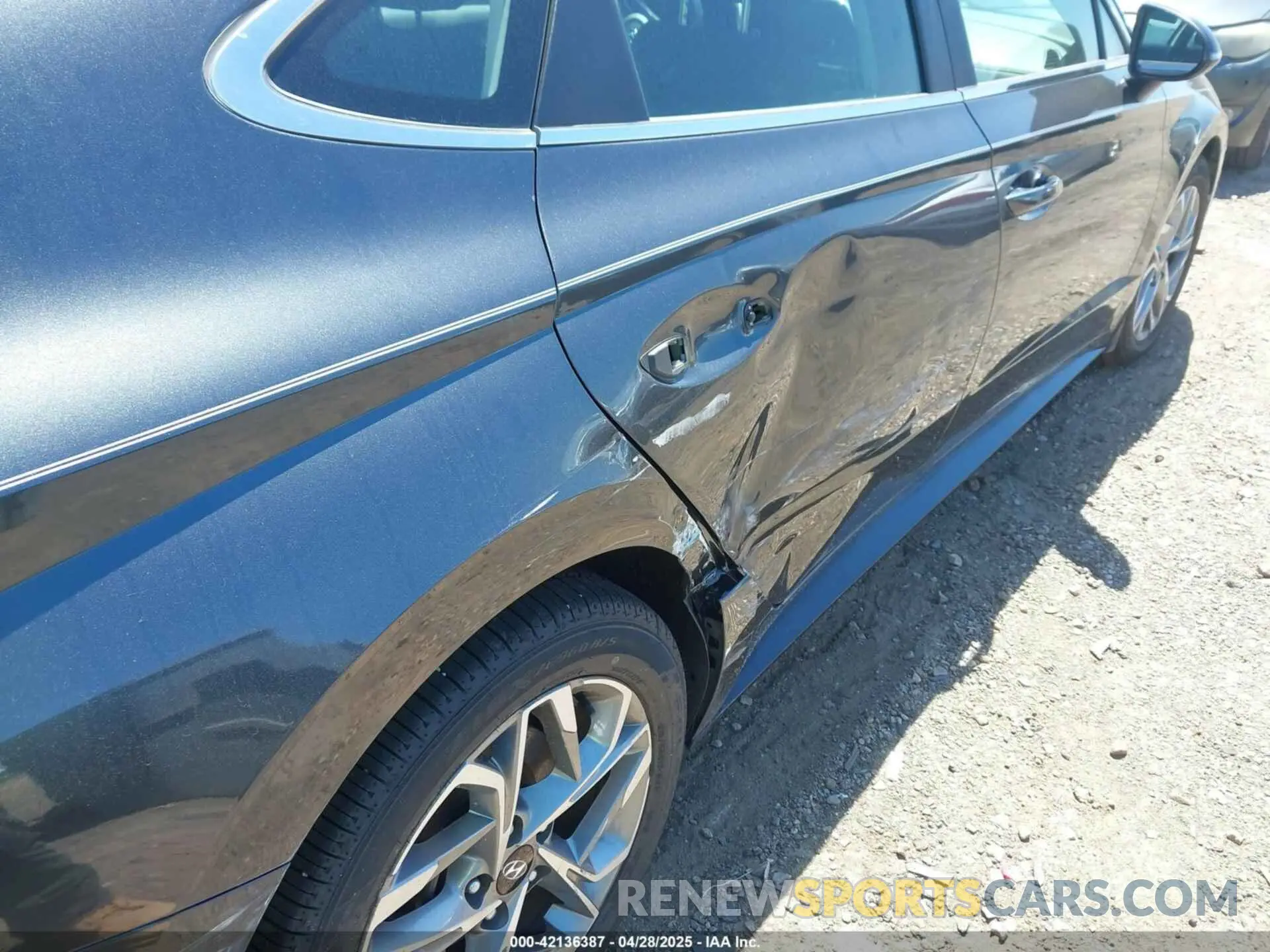 18 fotografías del automóvil dañado 5NPEF4JA6MH083431 HYUNDAI SONATA 2021