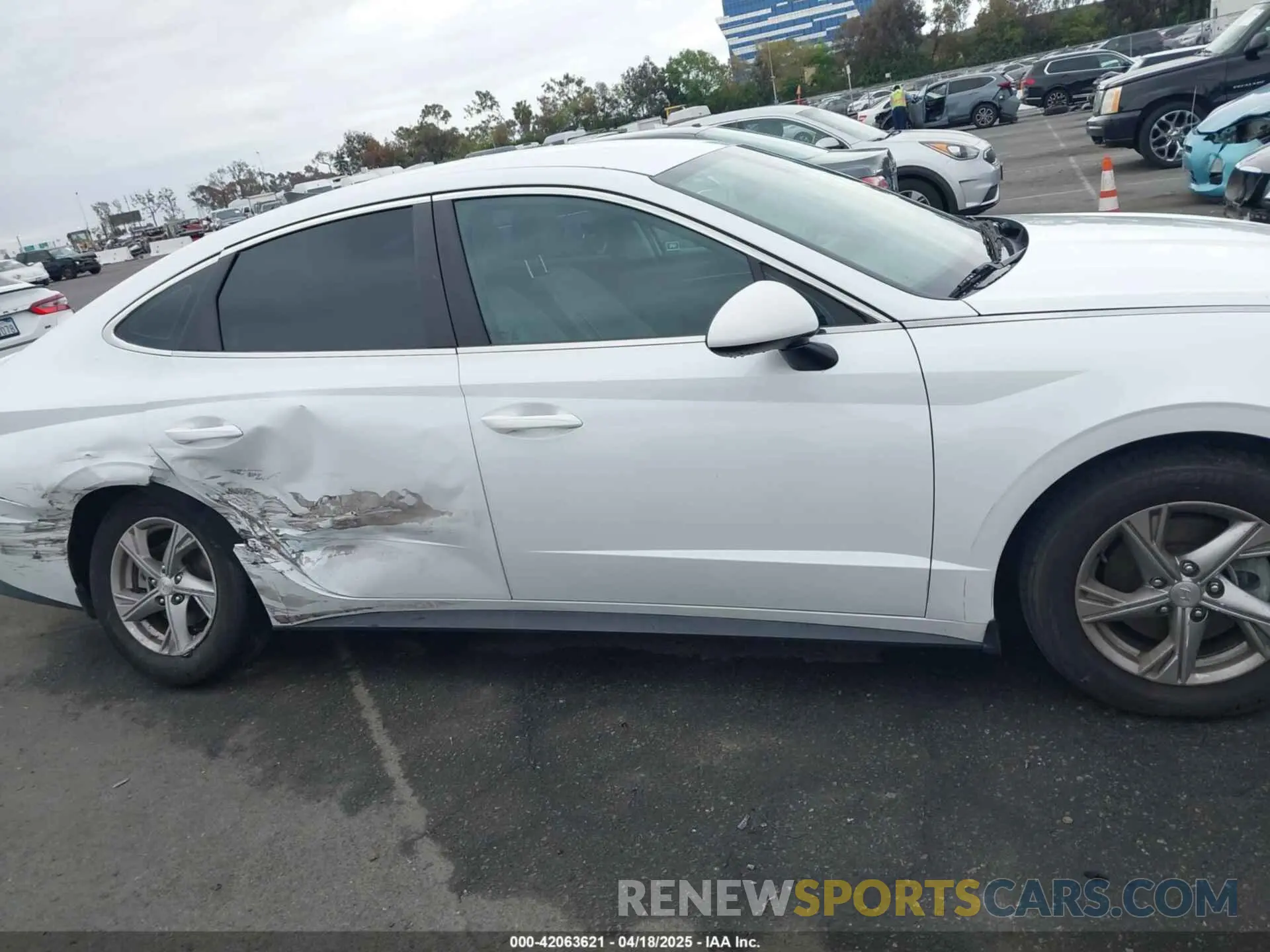 13 fotografías del automóvil dañado 5NPEG4JA5MH100572 HYUNDAI SONATA 2021