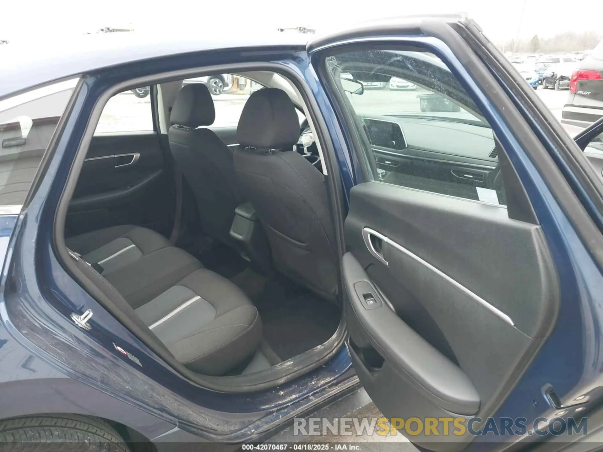 8 fotografías del automóvil dañado 5NPEG4JA8NH143630 HYUNDAI SONATA 2022