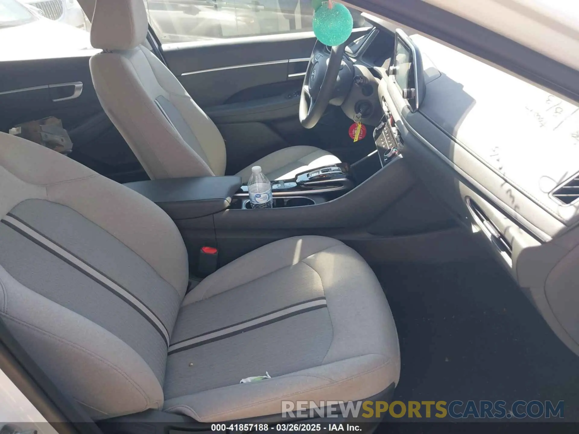 5 fotografías del automóvil dañado 5NPEG4JA9NH135469 HYUNDAI SONATA 2022