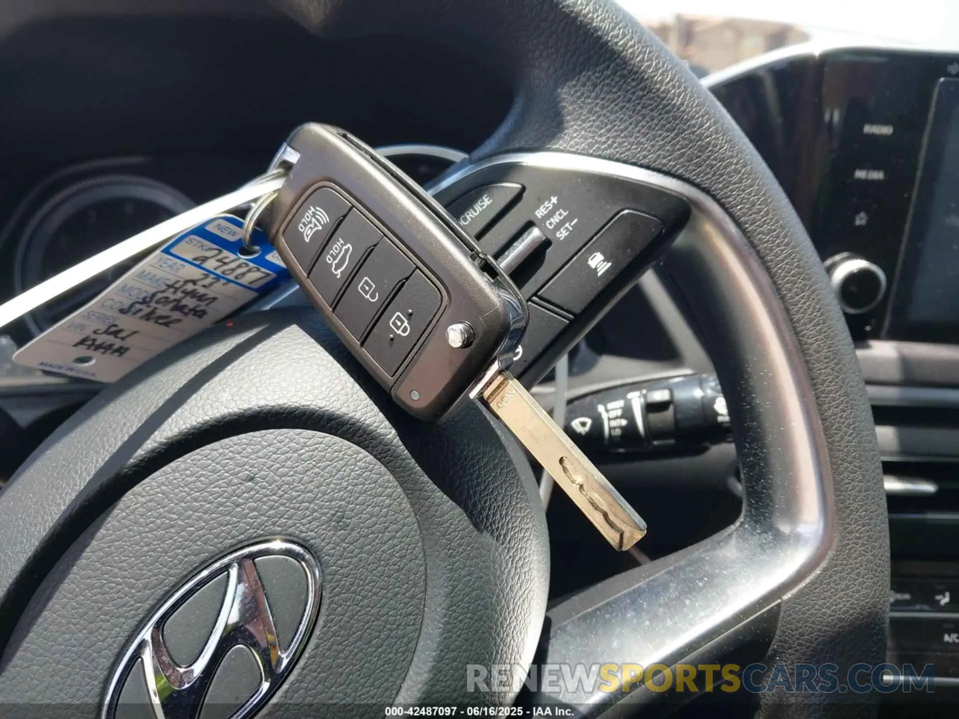 11 fotografías del automóvil dañado KMHL24JA7PA259171 HYUNDAI SONATA 2023