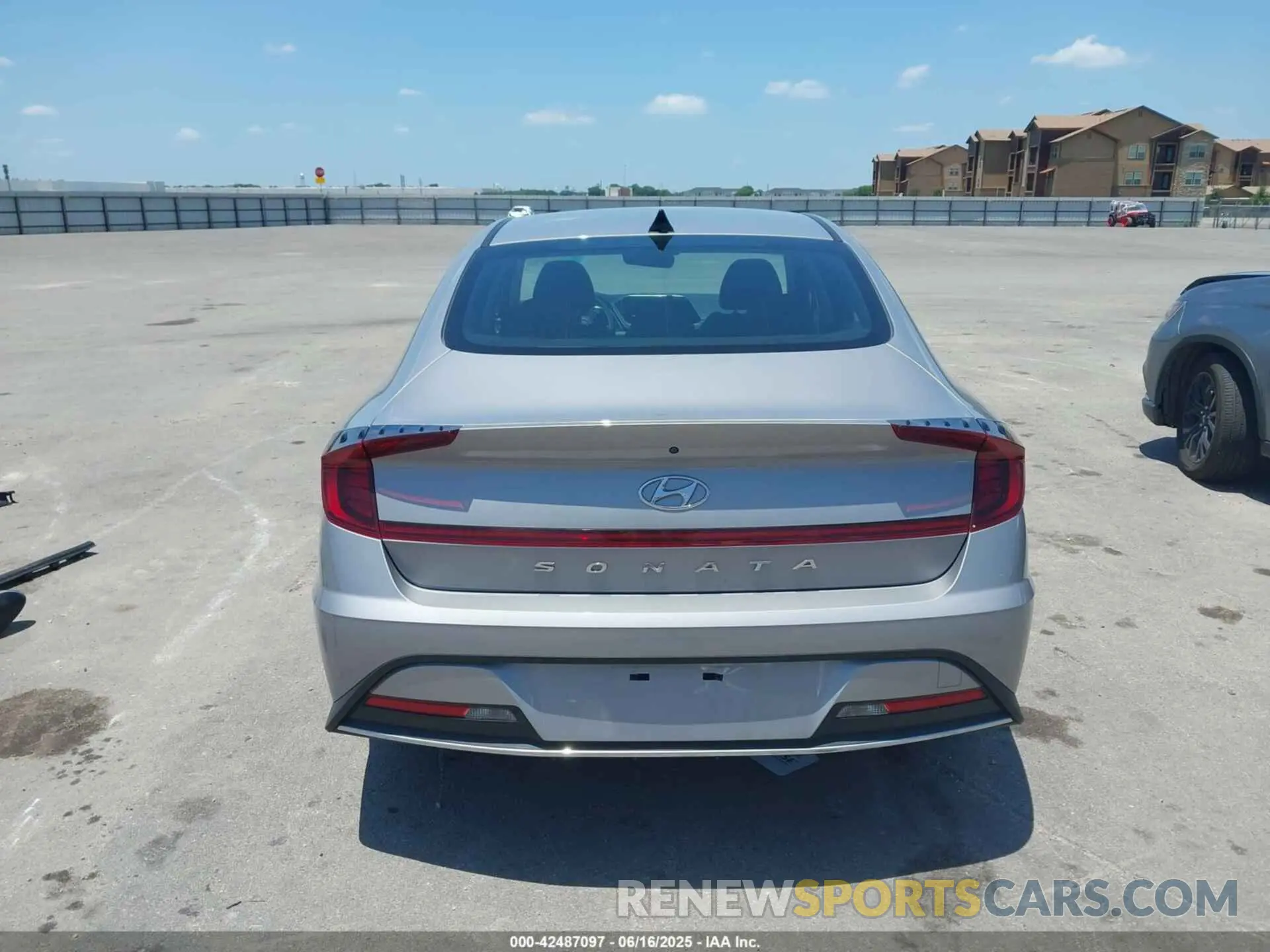 17 fotografías del automóvil dañado KMHL24JA7PA259171 HYUNDAI SONATA 2023