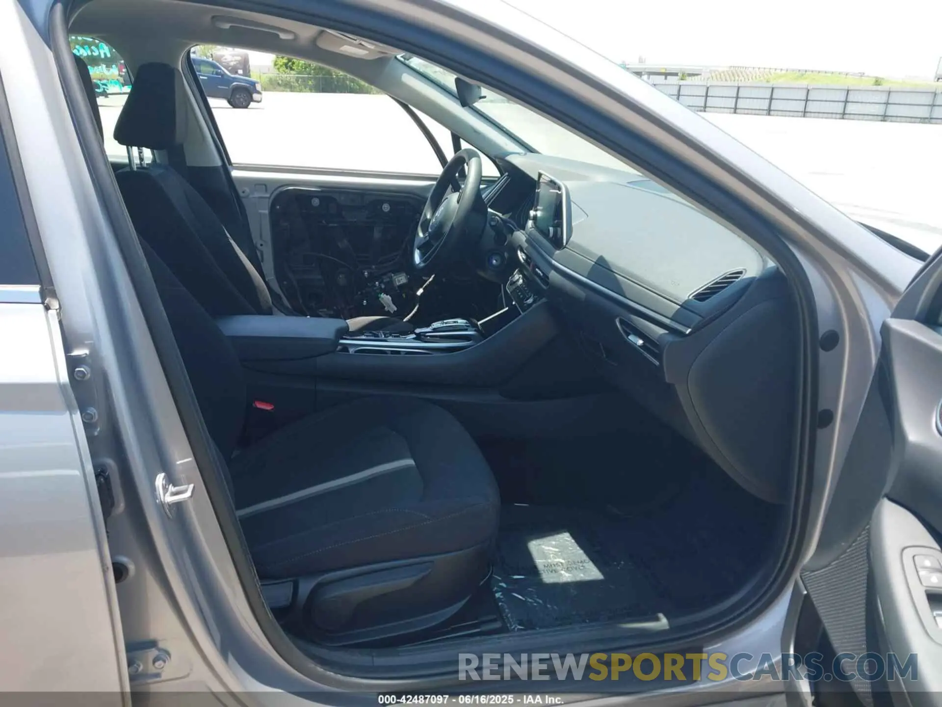 5 fotografías del automóvil dañado KMHL24JA7PA259171 HYUNDAI SONATA 2023