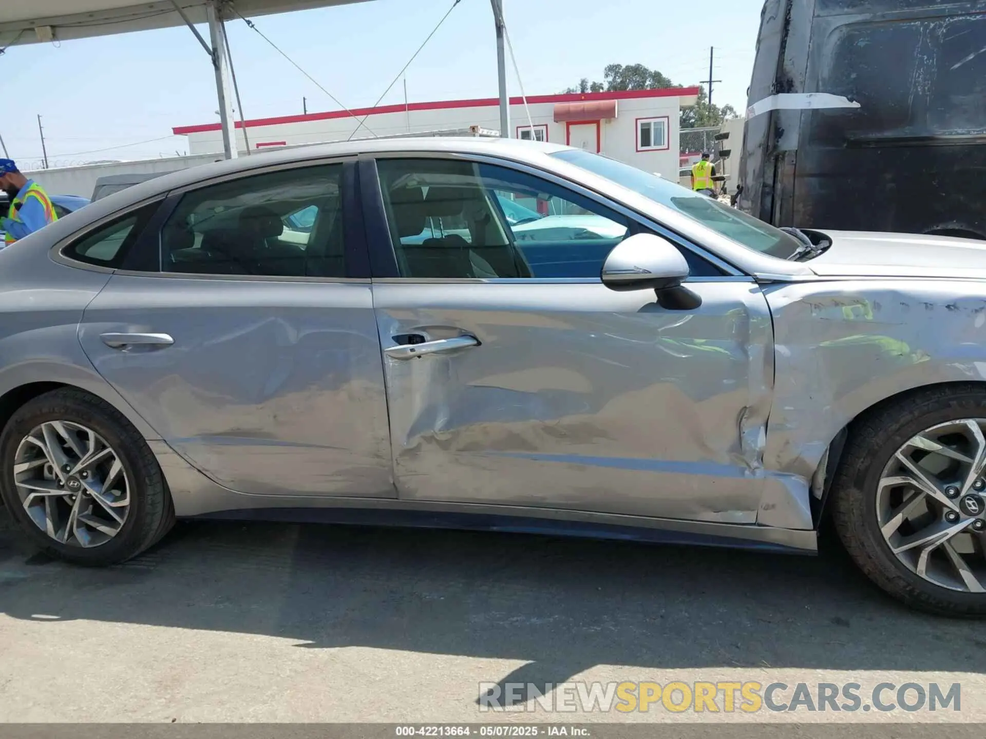 13 fotografías del automóvil dañado KMHL64JA1PA329347 HYUNDAI SONATA 2023