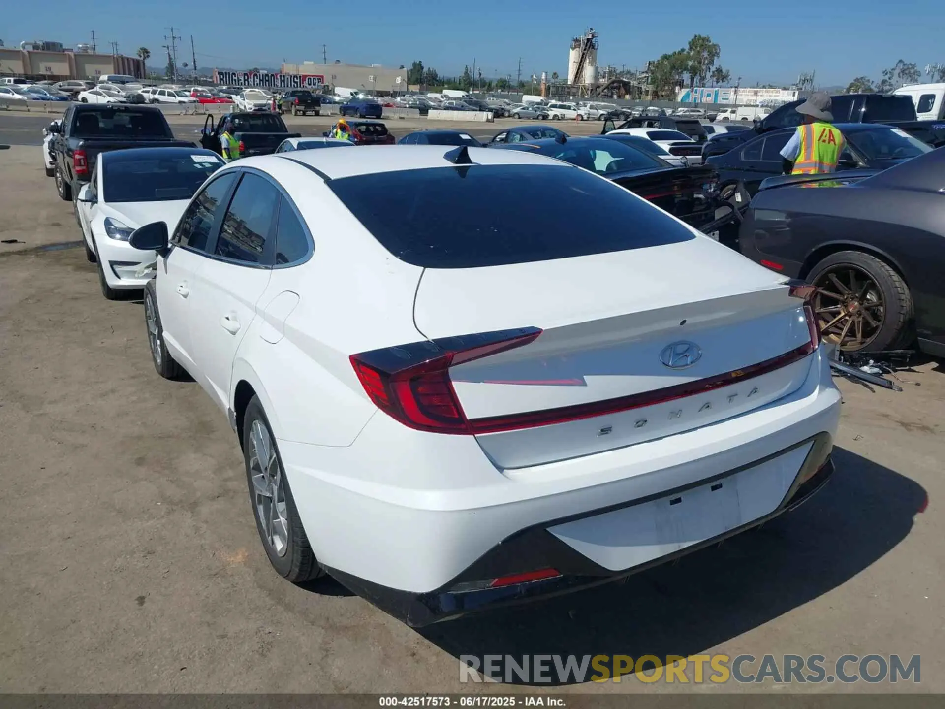 3 fotografías del automóvil dañado KMHL64JA6PA329215 HYUNDAI SONATA 2023