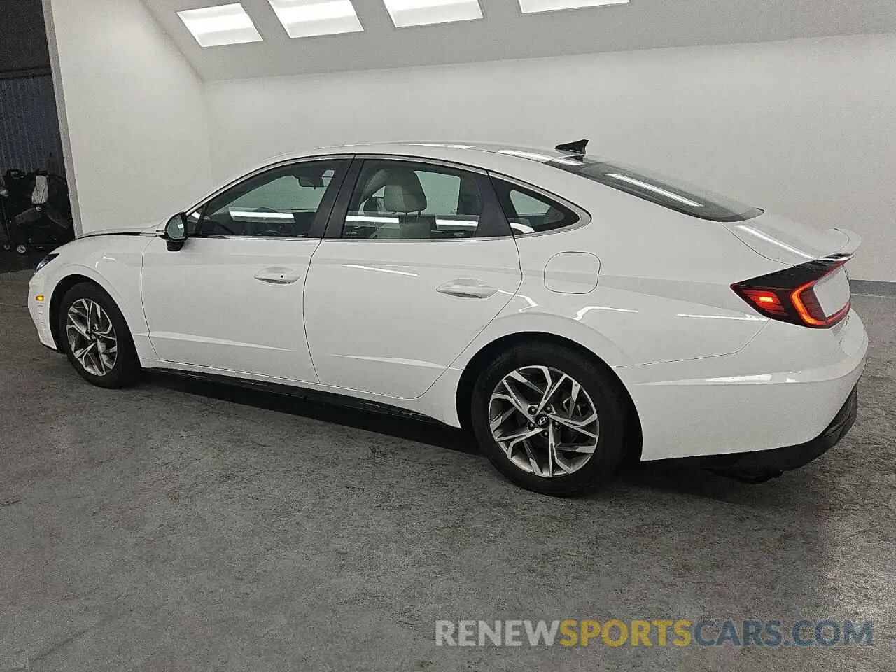 2 fotografías del automóvil dañado KMHL64JA8PA315476 HYUNDAI SONATA 2023