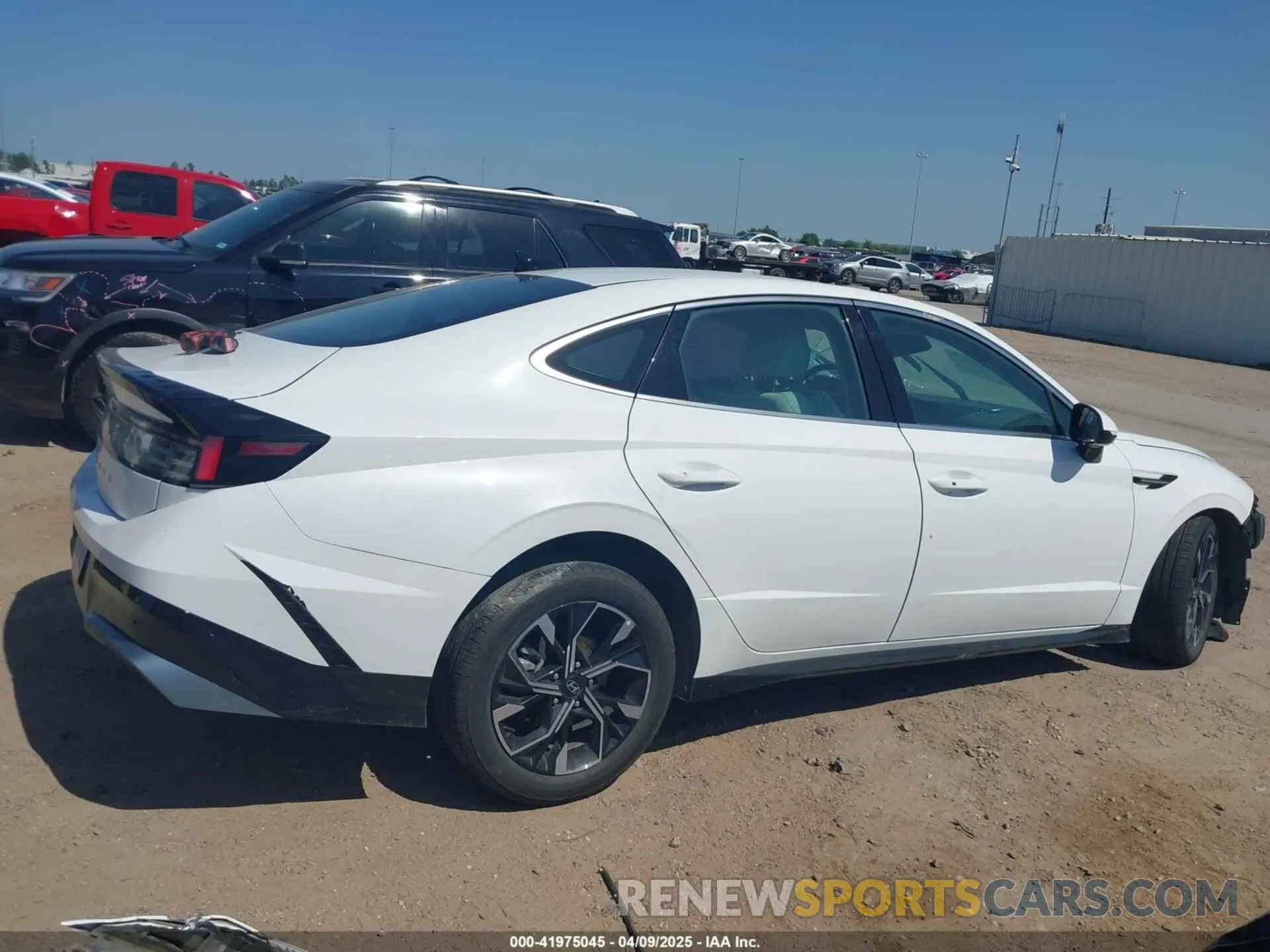 14 fotografías del automóvil dañado KMHL64JA3RA369304 HYUNDAI SONATA 2024