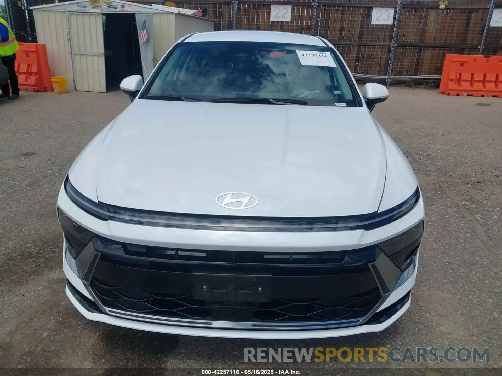12 fotografías del automóvil dañado KMHL64JA0SA437502 HYUNDAI SONATA 2025