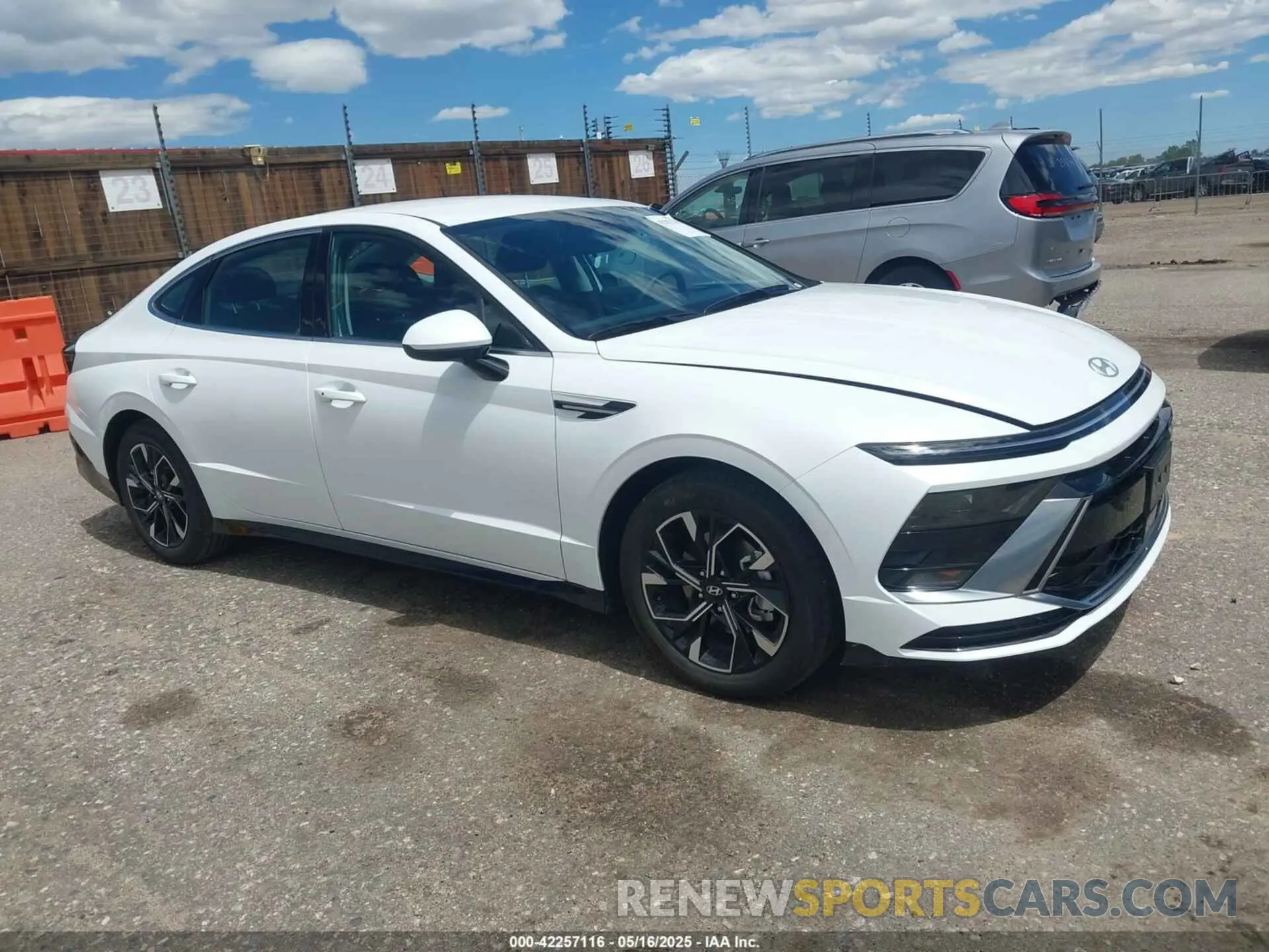13 fotografías del automóvil dañado KMHL64JA0SA437502 HYUNDAI SONATA 2025