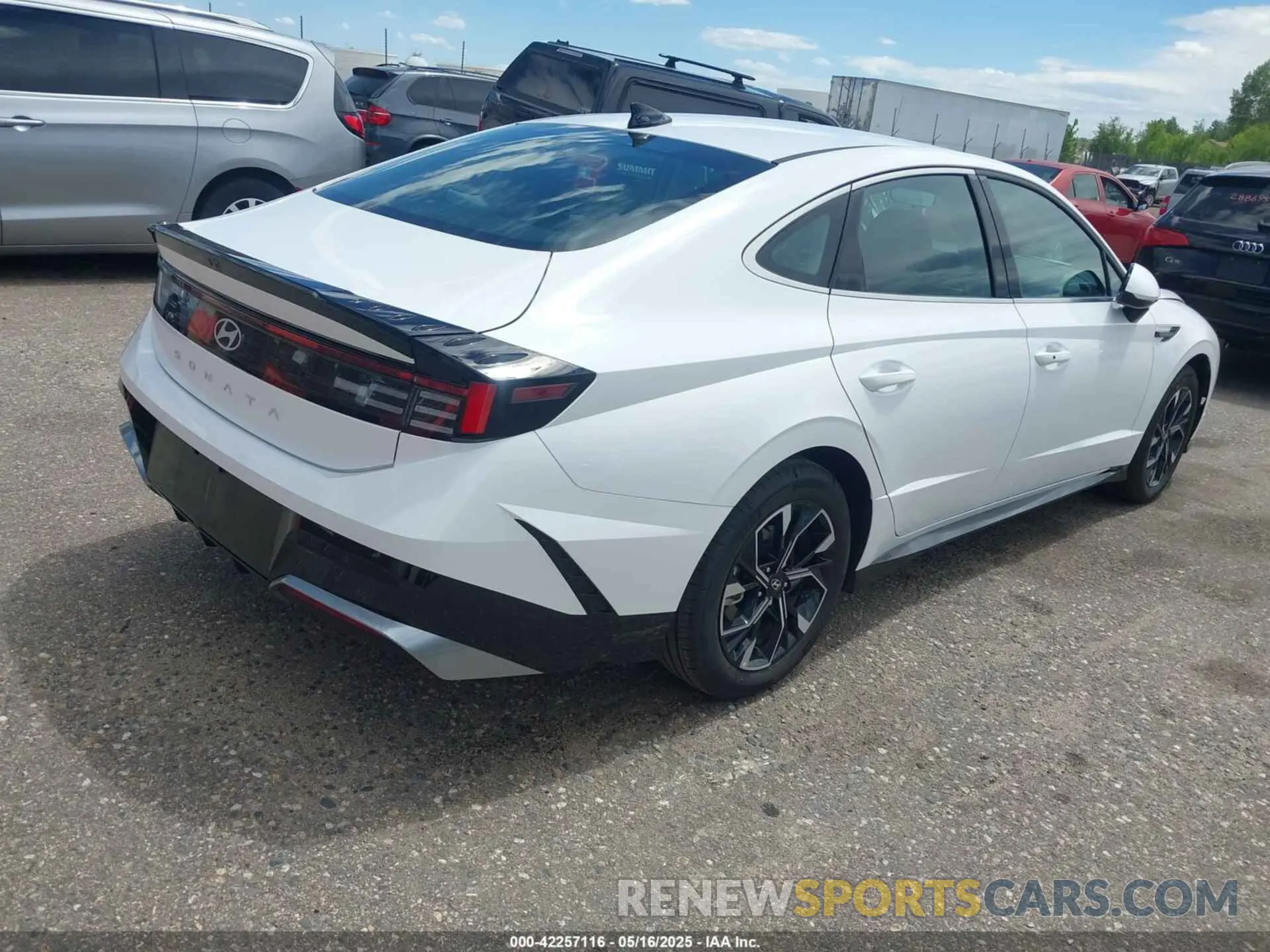 4 fotografías del automóvil dañado KMHL64JA0SA437502 HYUNDAI SONATA 2025
