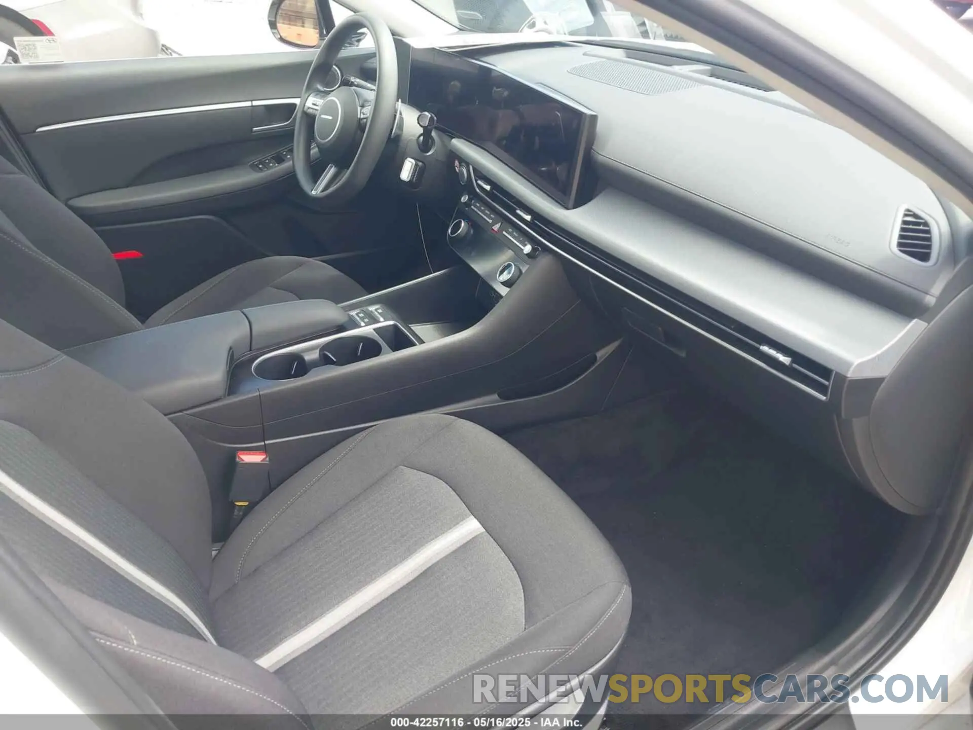 5 fotografías del automóvil dañado KMHL64JA0SA437502 HYUNDAI SONATA 2025