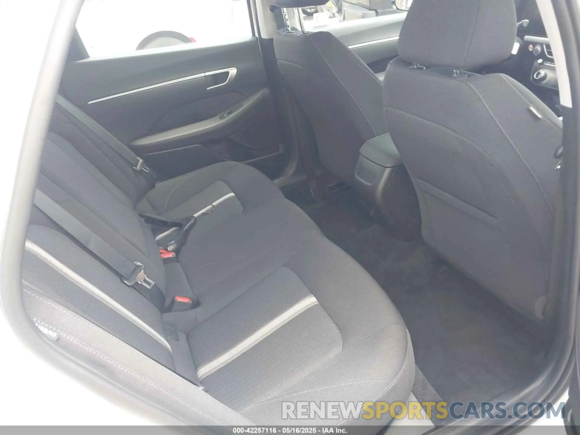 8 fotografías del automóvil dañado KMHL64JA0SA437502 HYUNDAI SONATA 2025