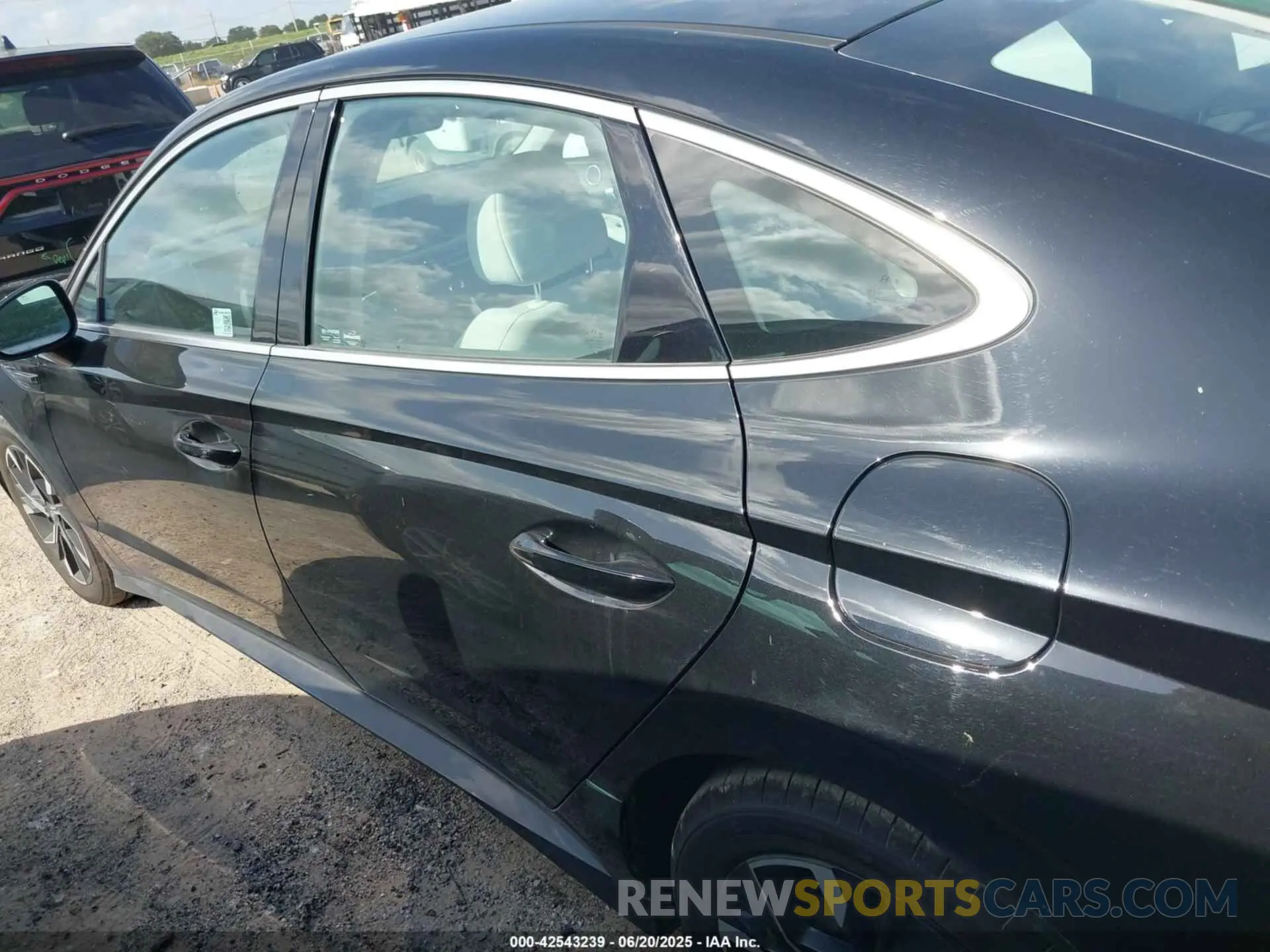 14 fotografías del automóvil dañado KMHL64JA1SA437721 HYUNDAI SONATA 2025