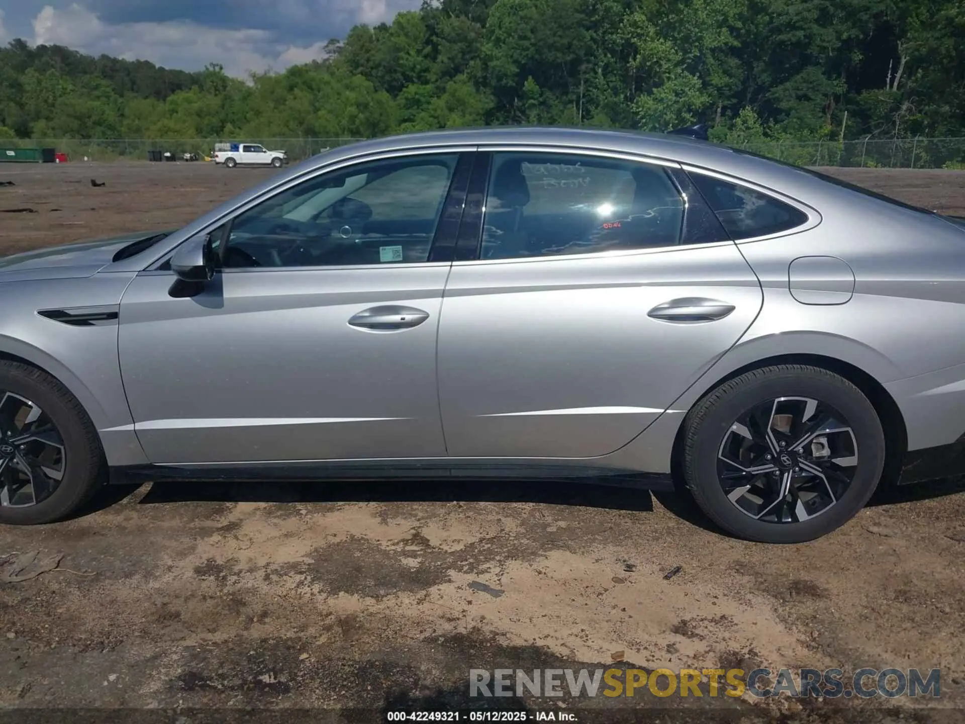 14 fotografías del automóvil dañado KMHL64JA3SA449076 HYUNDAI SONATA 2025