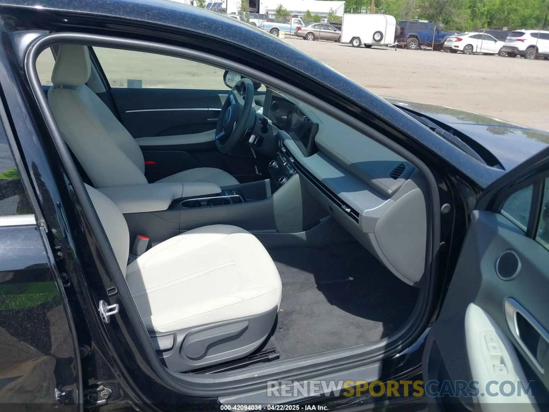 5 fotografías del automóvil dañado KMHL64JA5SA469670 HYUNDAI SONATA 2025