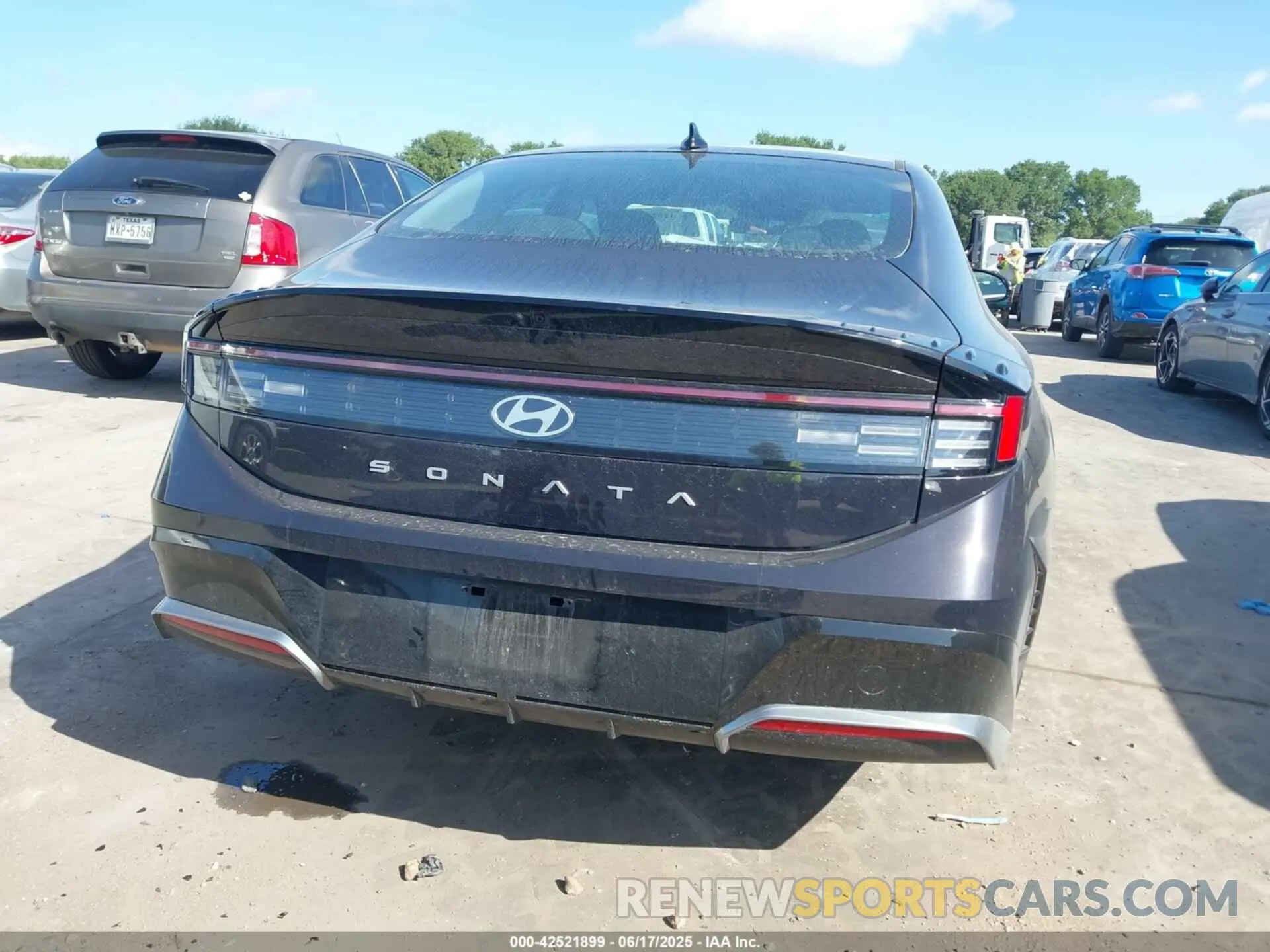 17 fotografías del automóvil dañado KMHL64JA8SA438543 HYUNDAI SONATA 2025