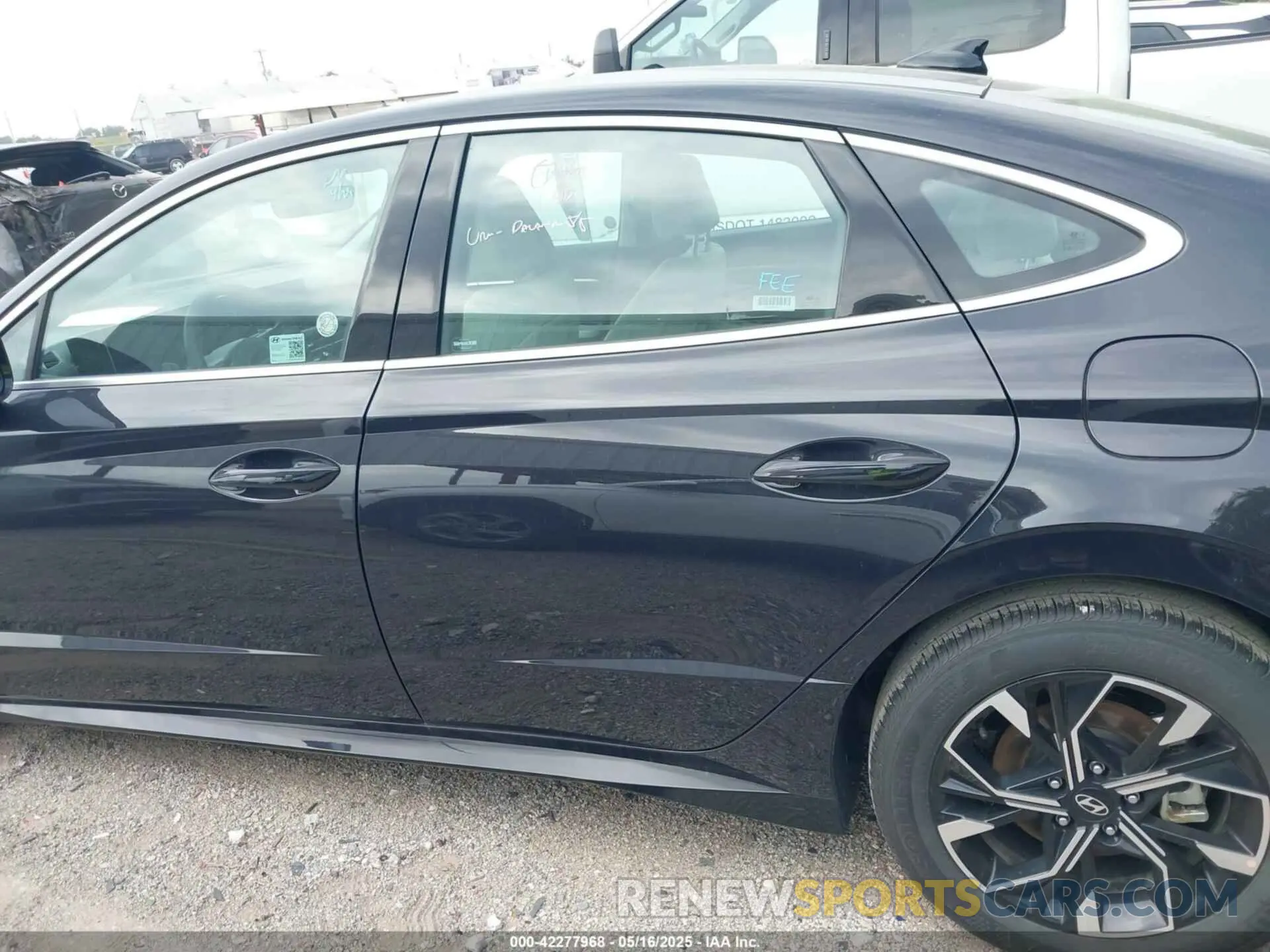 14 fotografías del automóvil dañado KMHL64JA8SA460753 HYUNDAI SONATA 2025