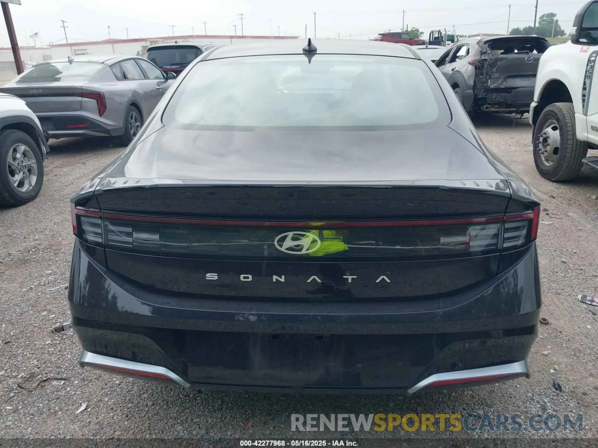 16 fotografías del automóvil dañado KMHL64JA8SA460753 HYUNDAI SONATA 2025