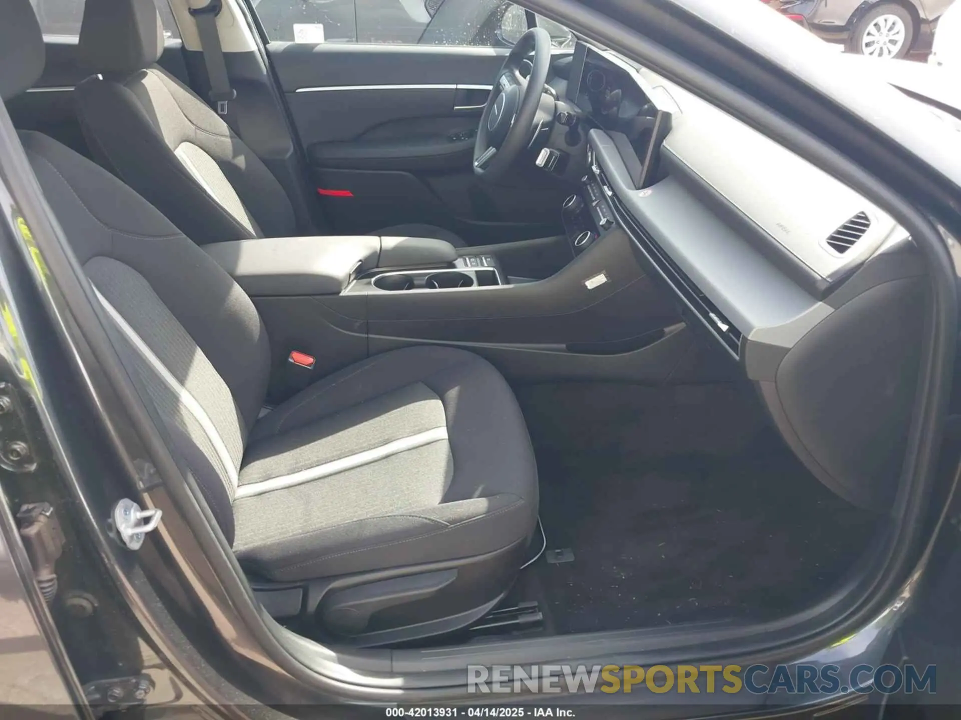 5 fotografías del automóvil dañado KMHL64JA8SA471610 HYUNDAI SONATA 2025