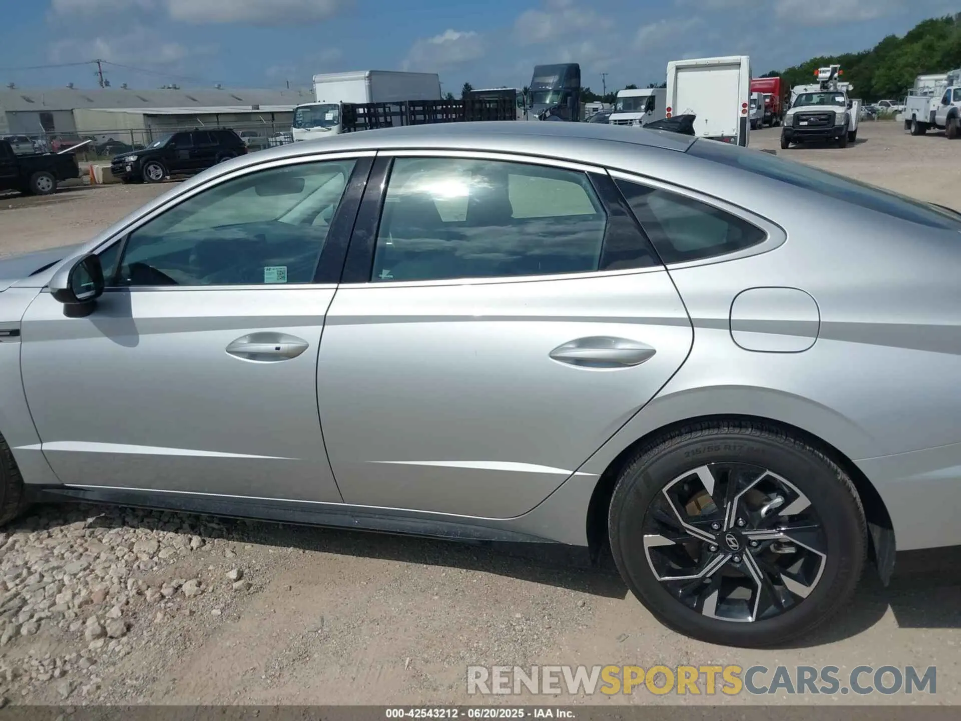 14 fotografías del automóvil dañado KMHL64JA9SA470854 HYUNDAI SONATA 2025