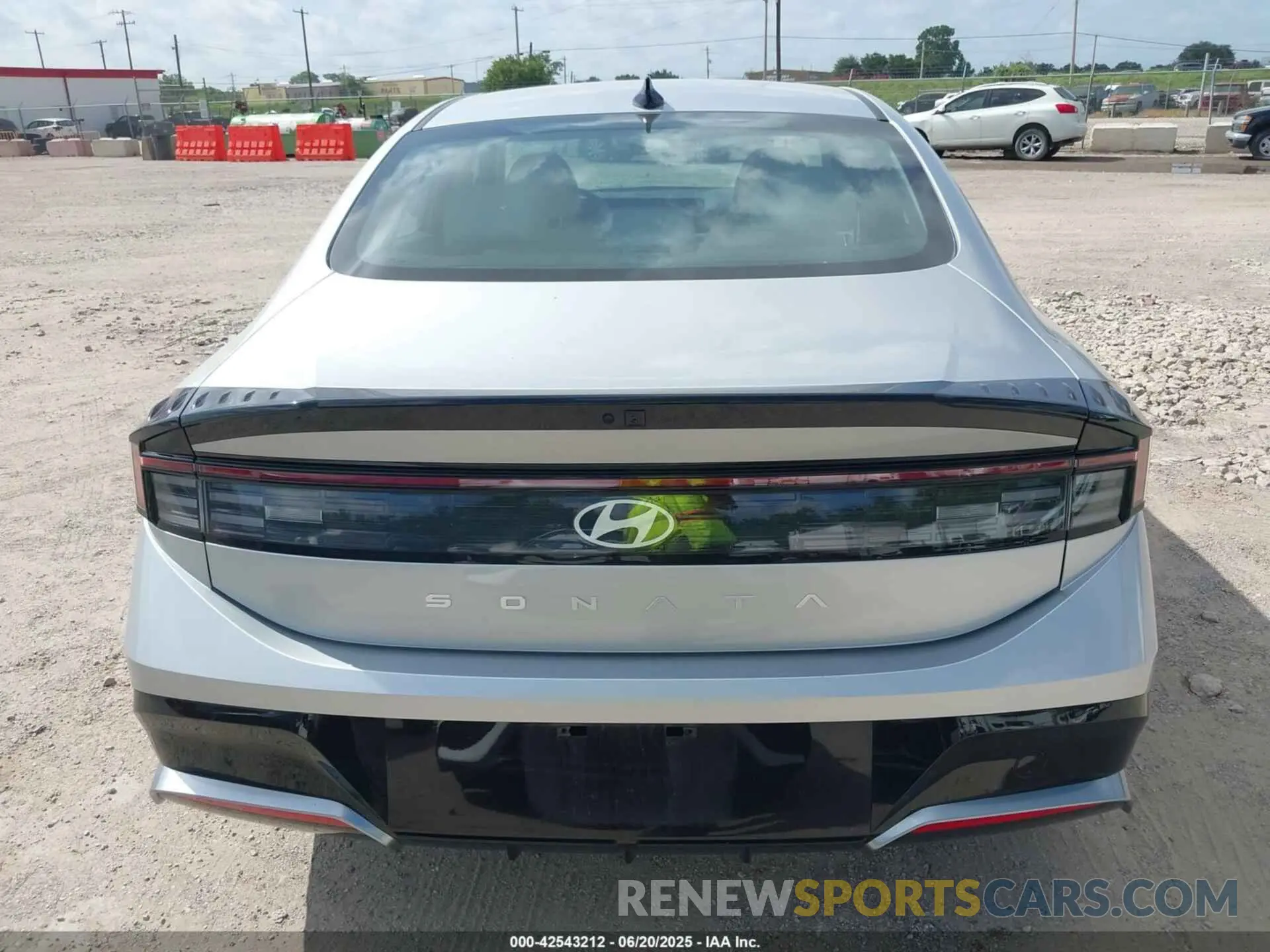 16 fotografías del automóvil dañado KMHL64JA9SA470854 HYUNDAI SONATA 2025