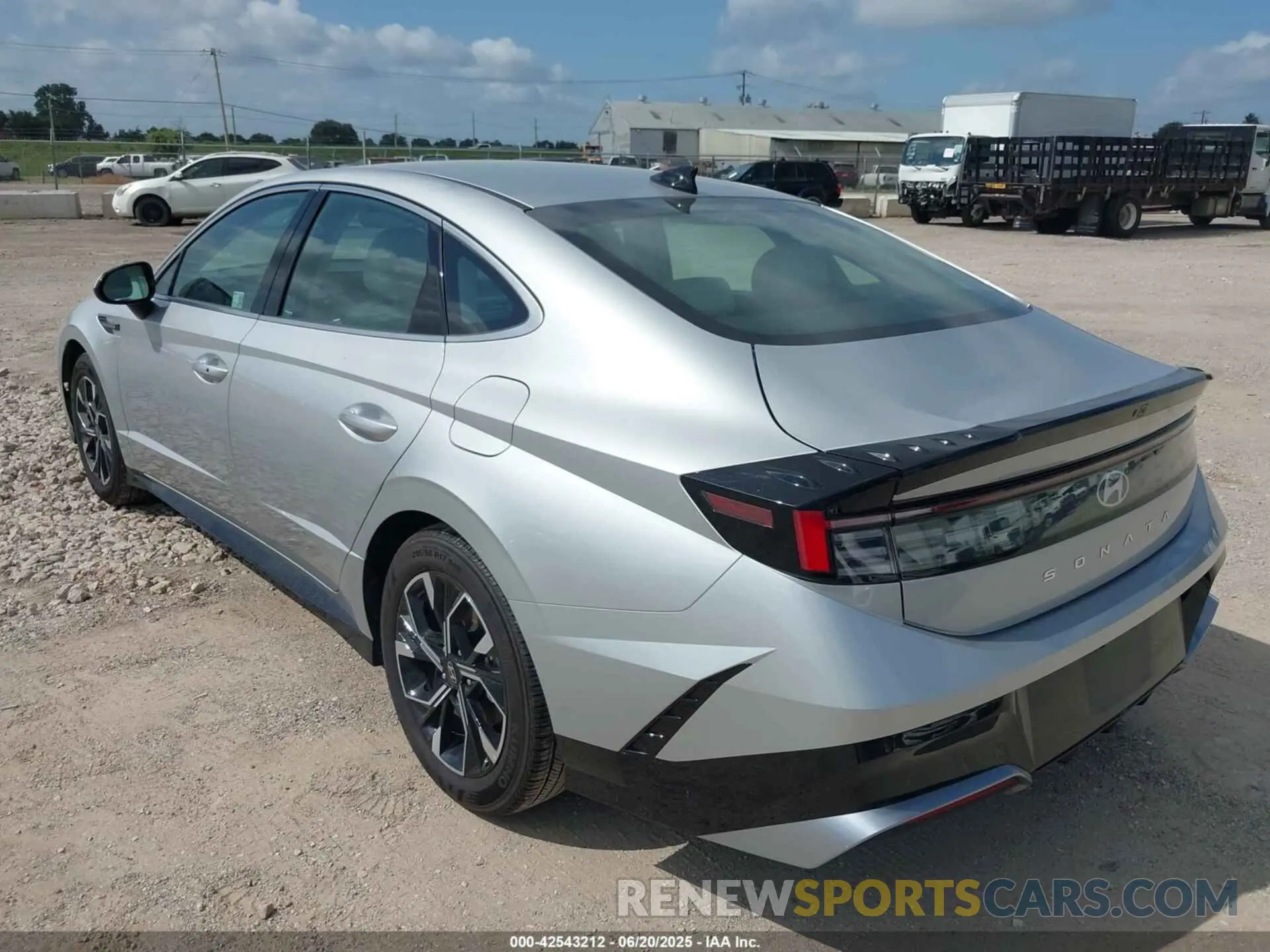 3 fotografías del automóvil dañado KMHL64JA9SA470854 HYUNDAI SONATA 2025