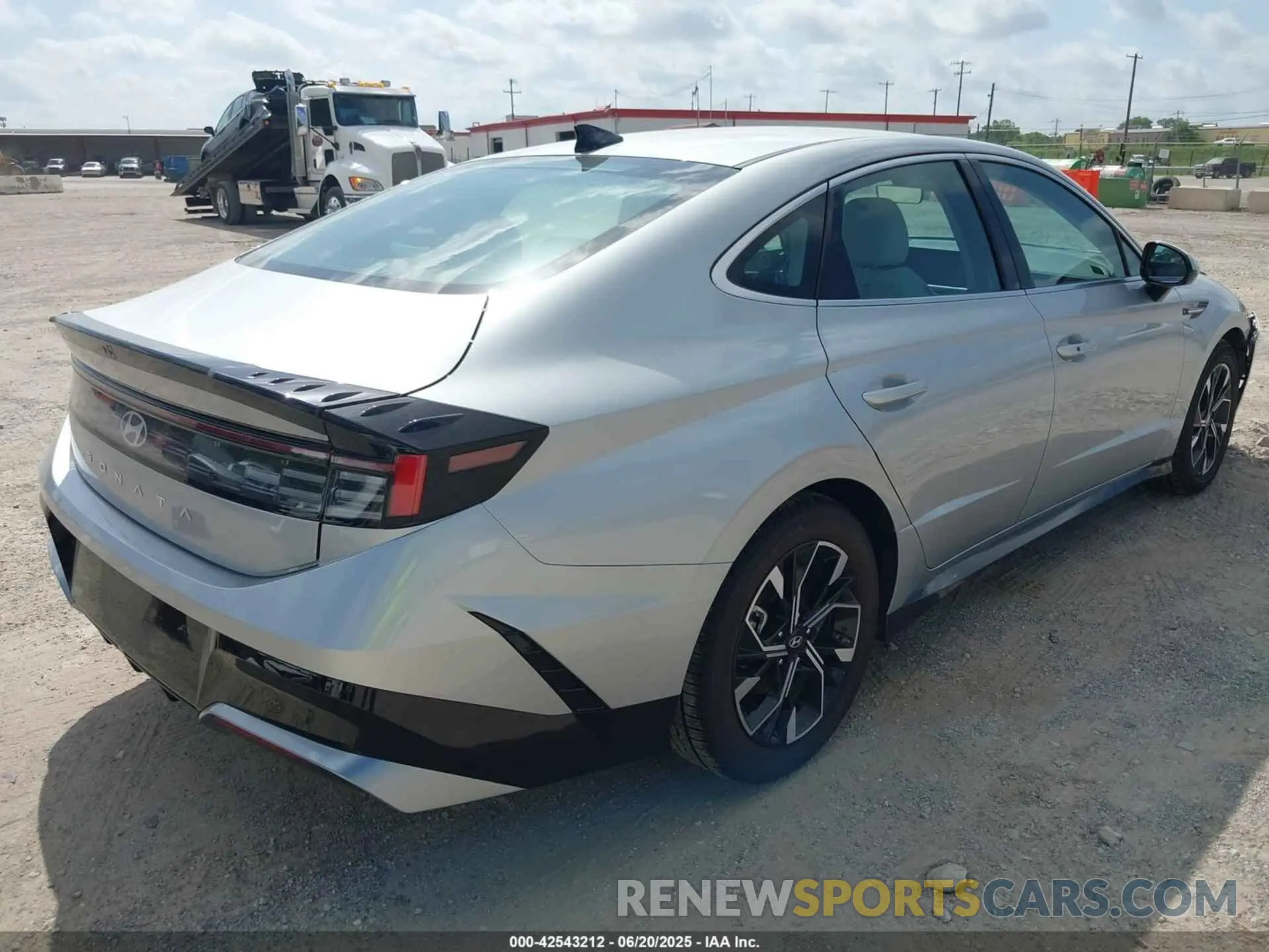 4 fotografías del automóvil dañado KMHL64JA9SA470854 HYUNDAI SONATA 2025