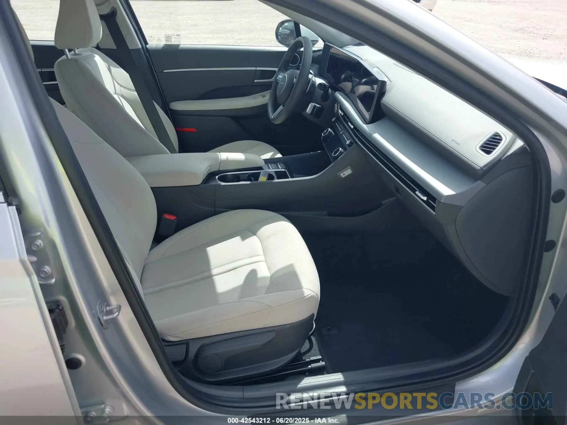 5 fotografías del automóvil dañado KMHL64JA9SA470854 HYUNDAI SONATA 2025